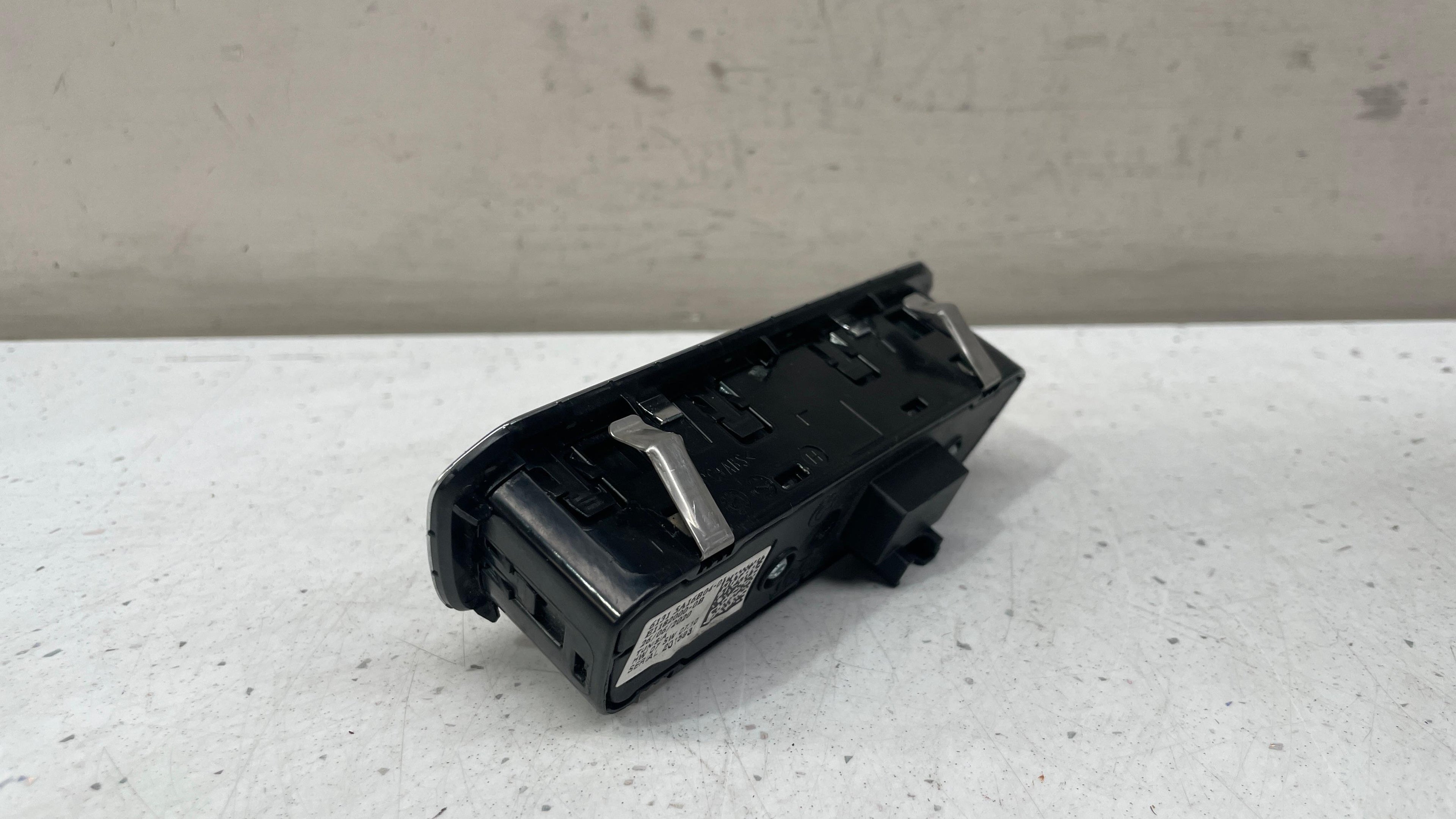 61315A16B04-01 BMW X5 HEADLIGHT SWITCH LIGHT CONTROL MODULE