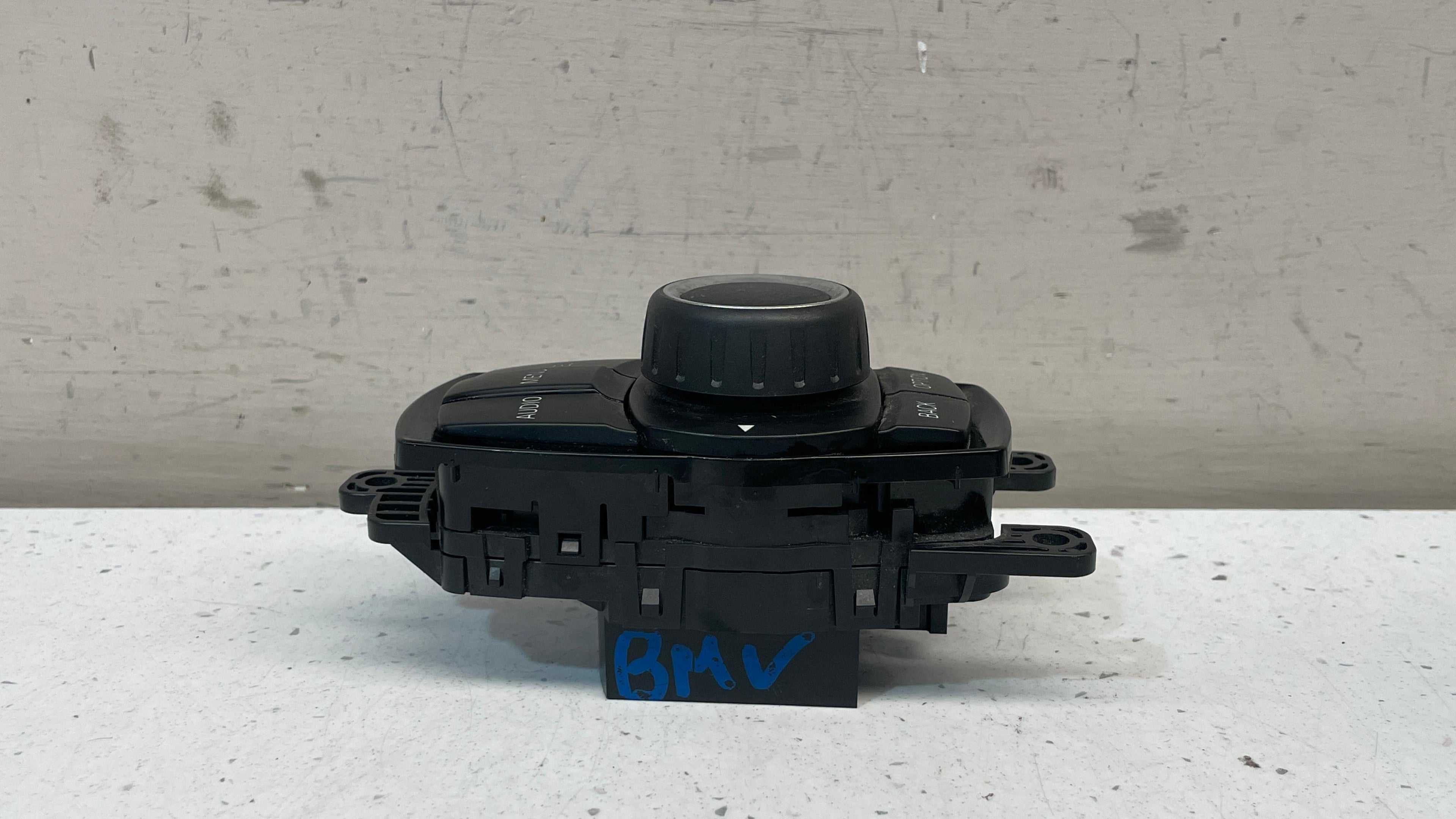 931769501 BMW SERIES 1 MEDIA CONTROLLER SWITCH