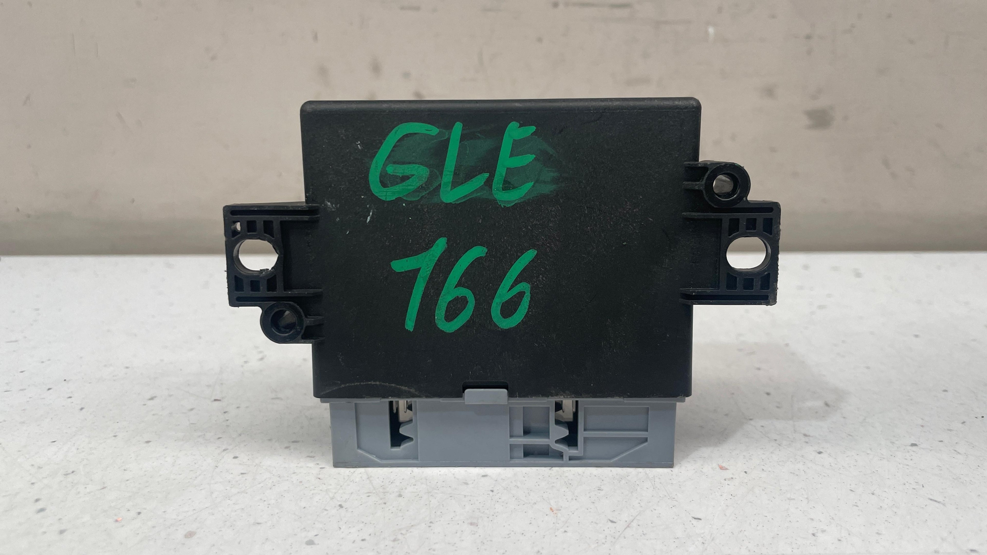 A0009006713  MERCEDES PARKING DISTANCE SENSOR CONTROL UNIT