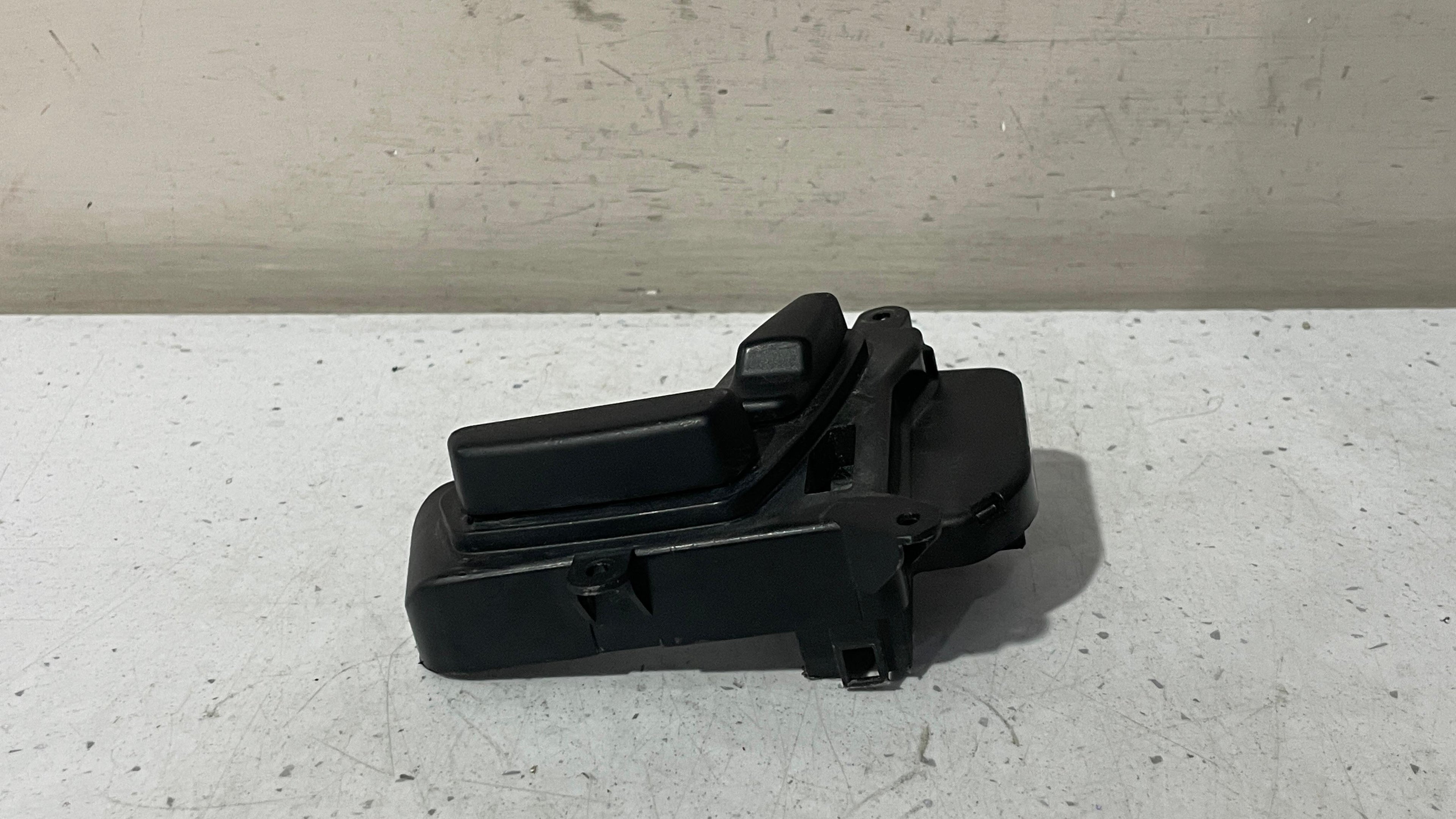 2118701010 MERCEDES W211 SWITCH SEAT ADJUSTMENT LEFT