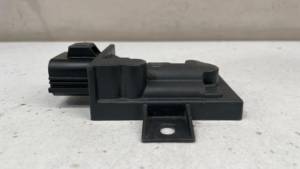 FK72-9D370-AF LAND ROVER FUEL PUMP CONTROL MODULE