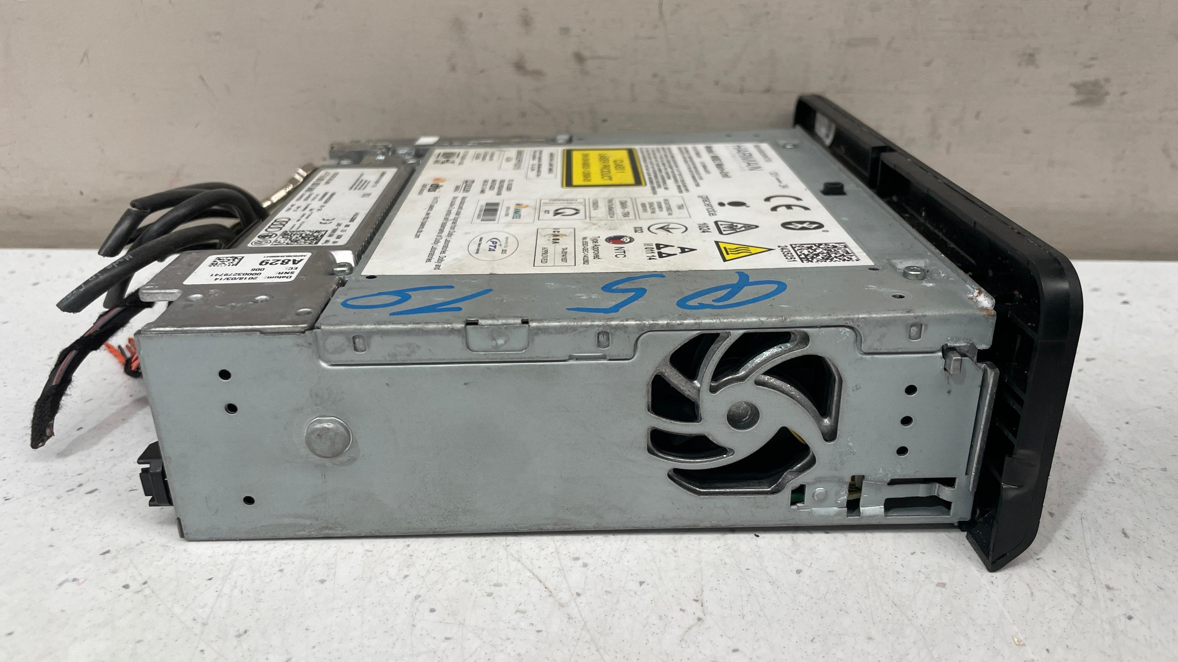 8W5035035B AUDI Q5 RADIO MULTI MEDIA HEAD UNIT