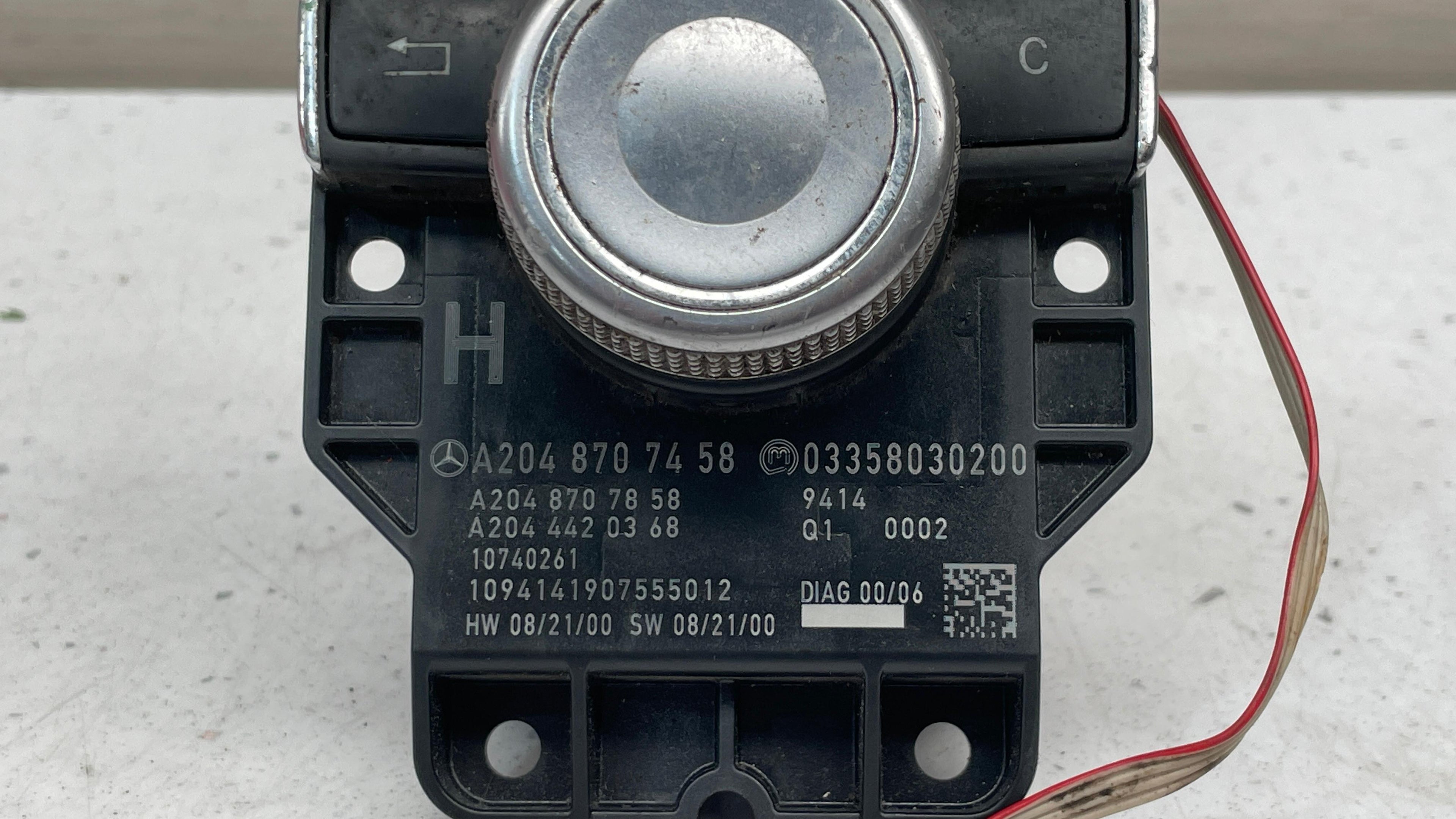 A2048707458 MERCEDES W204 MULTIMEDIA CONTROL SWITCH