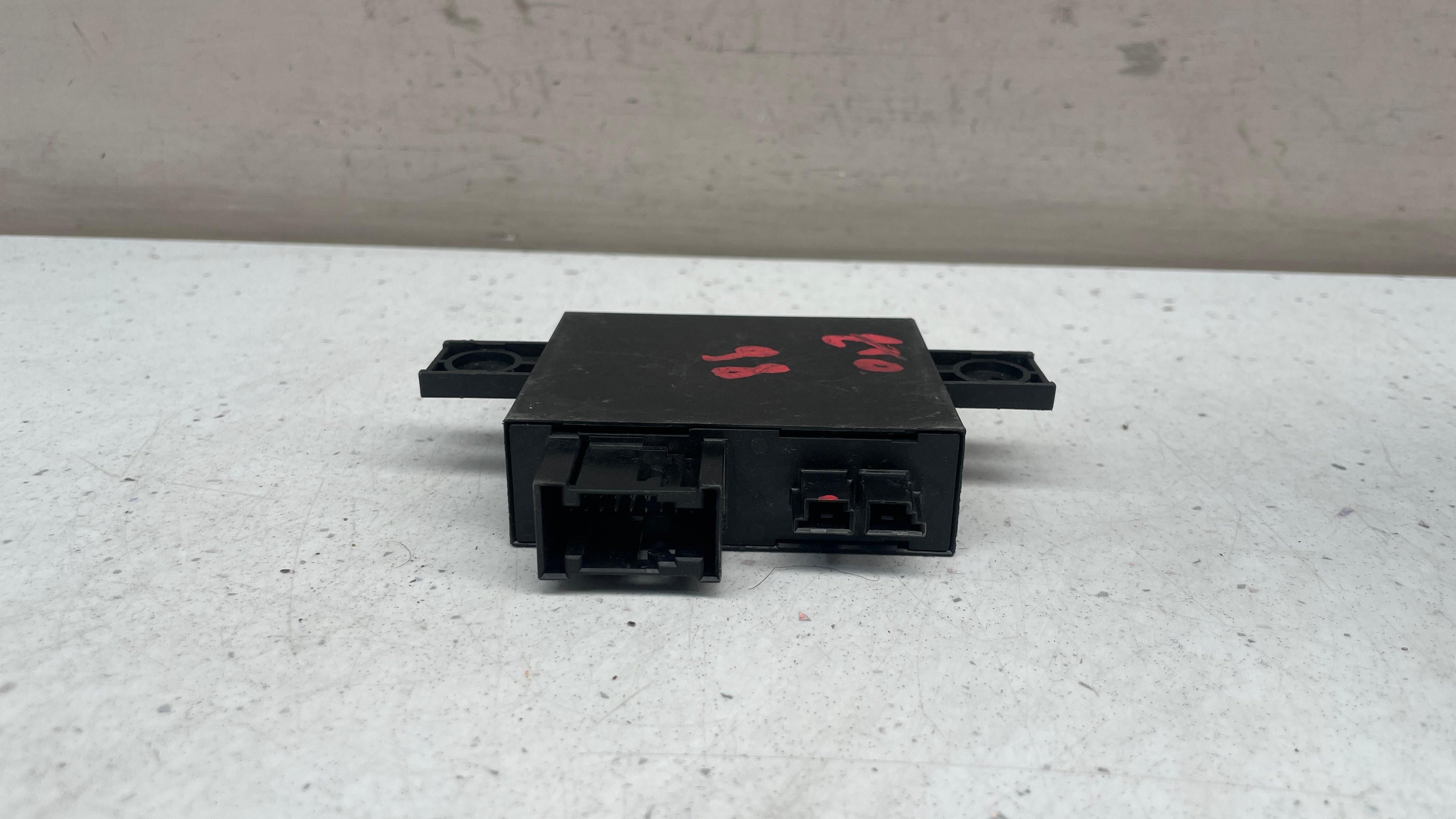 2108203226 MERCEDES ANTI THEFT LOCKING CONTROL MODULE
