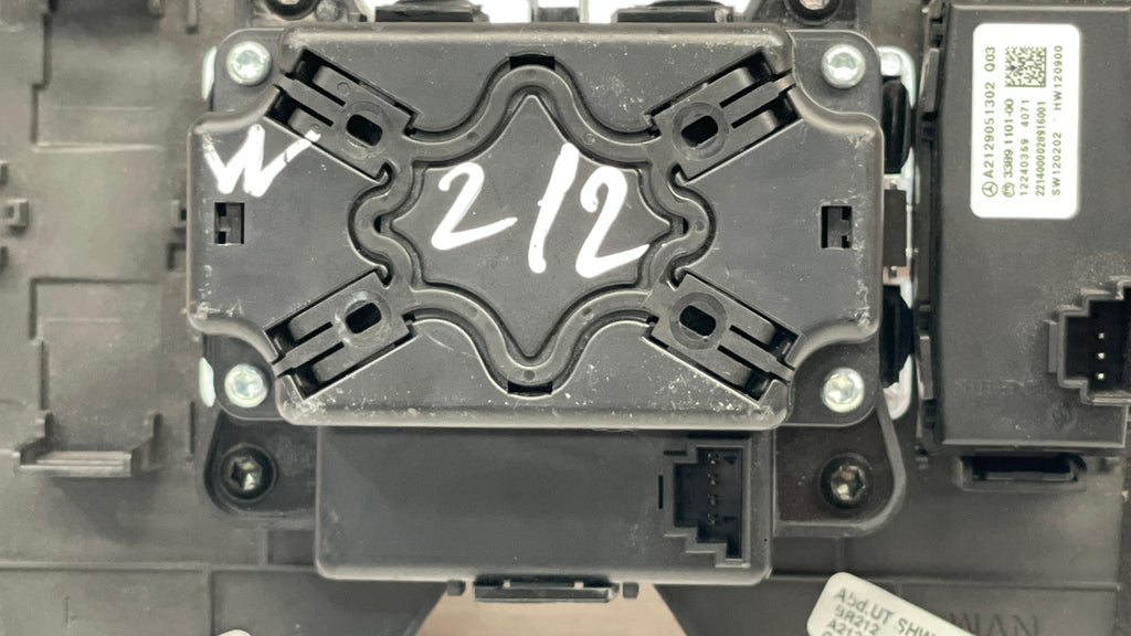 A2129007619 MERCEDES W212 MULTIMEDIA CONTROL SWITCH