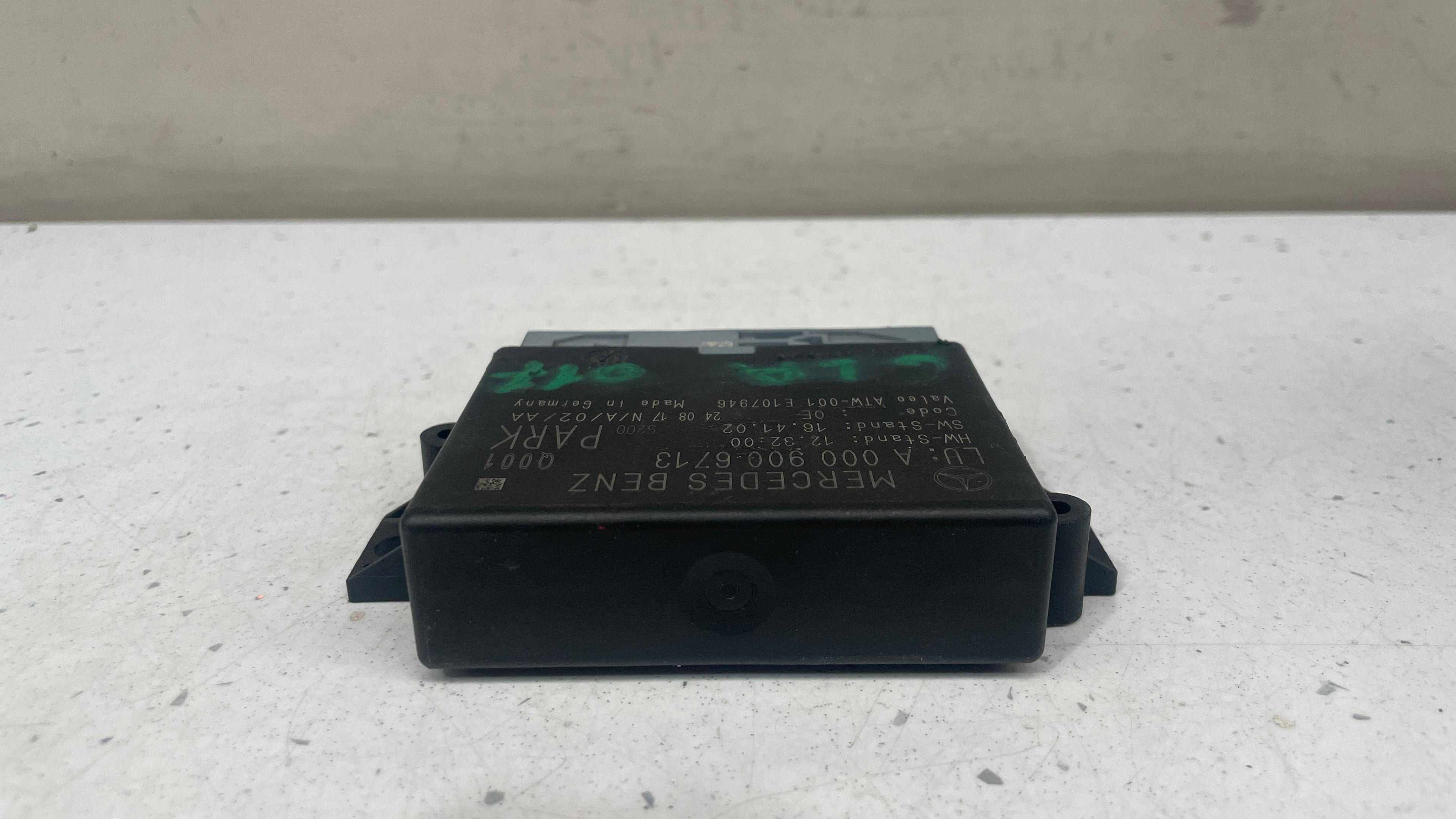 A0009006713  MERCEDES PARKING DISTANCE SENSOR CONTROL UNIT