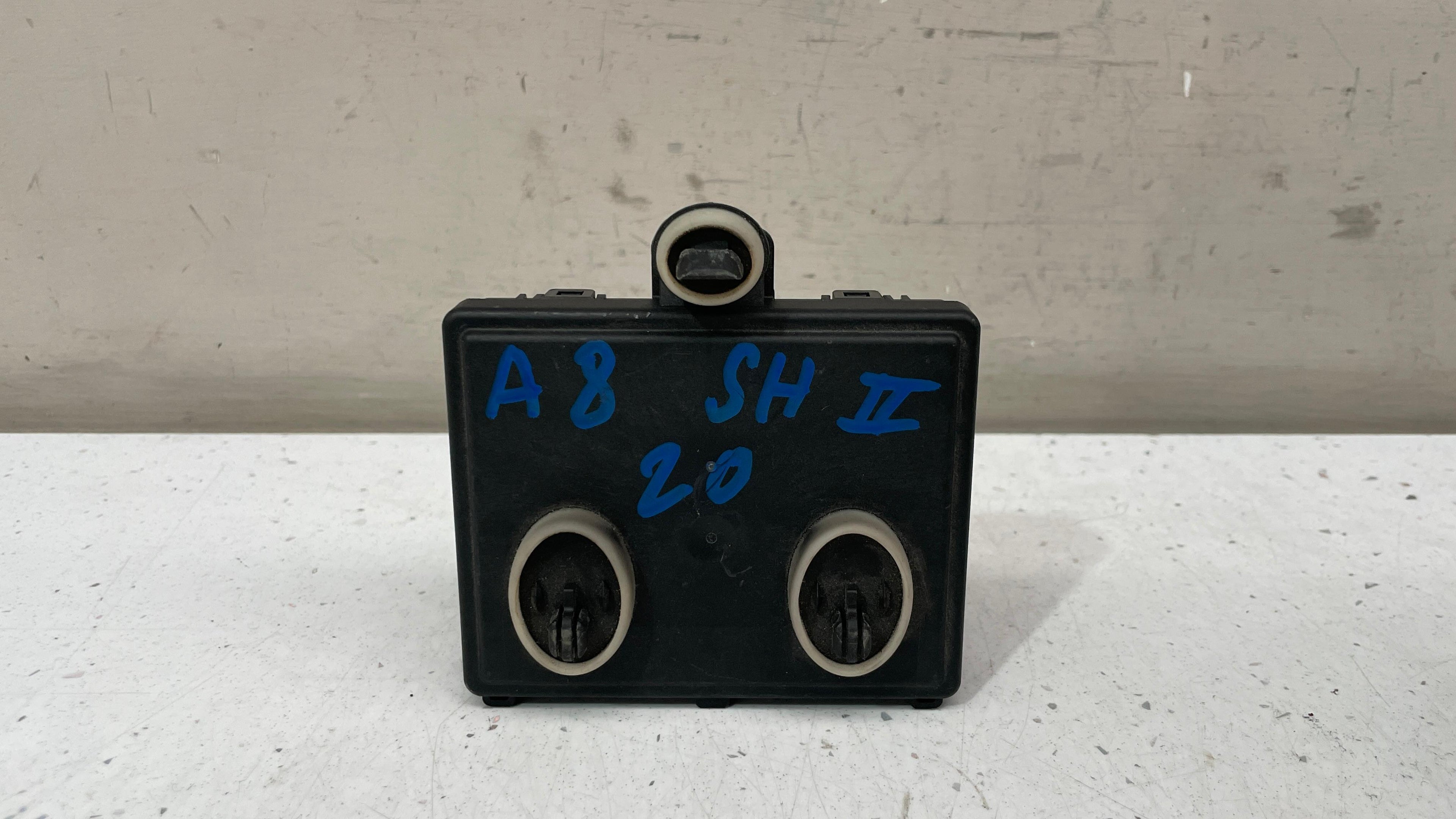 4M1959795C PORSCHE PANAMERA REAR DOOR CONTROL