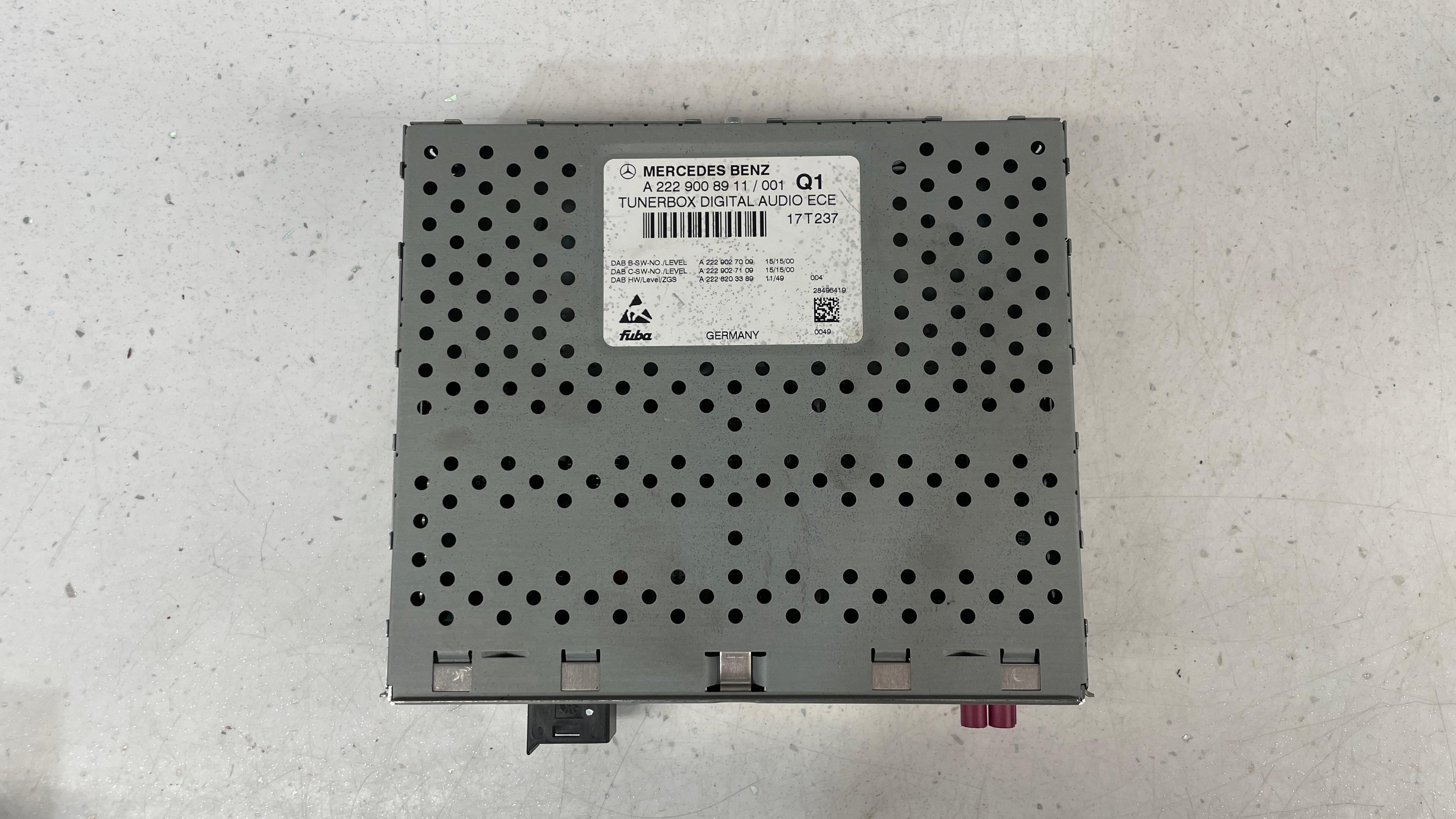 A2229008911  MERCEDES  RADIO  CD GPS PLAYER HEAD UNIT