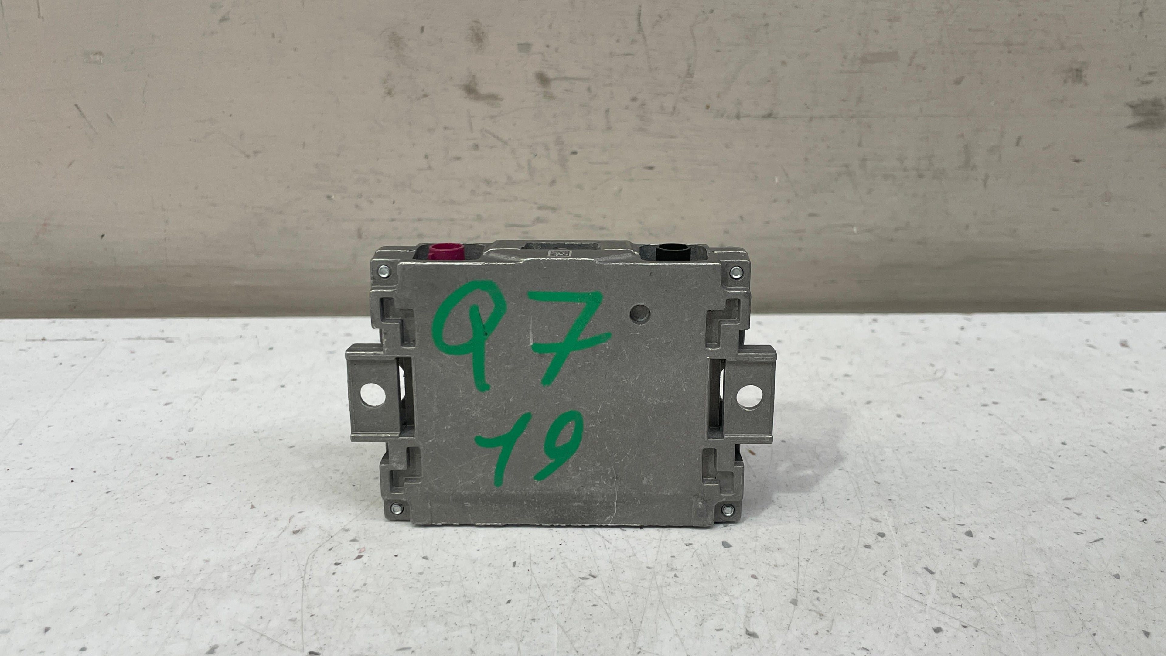 4N0035456  AUDI Q7 ANTENNA AMPLIFIER SIGNAL MODULE