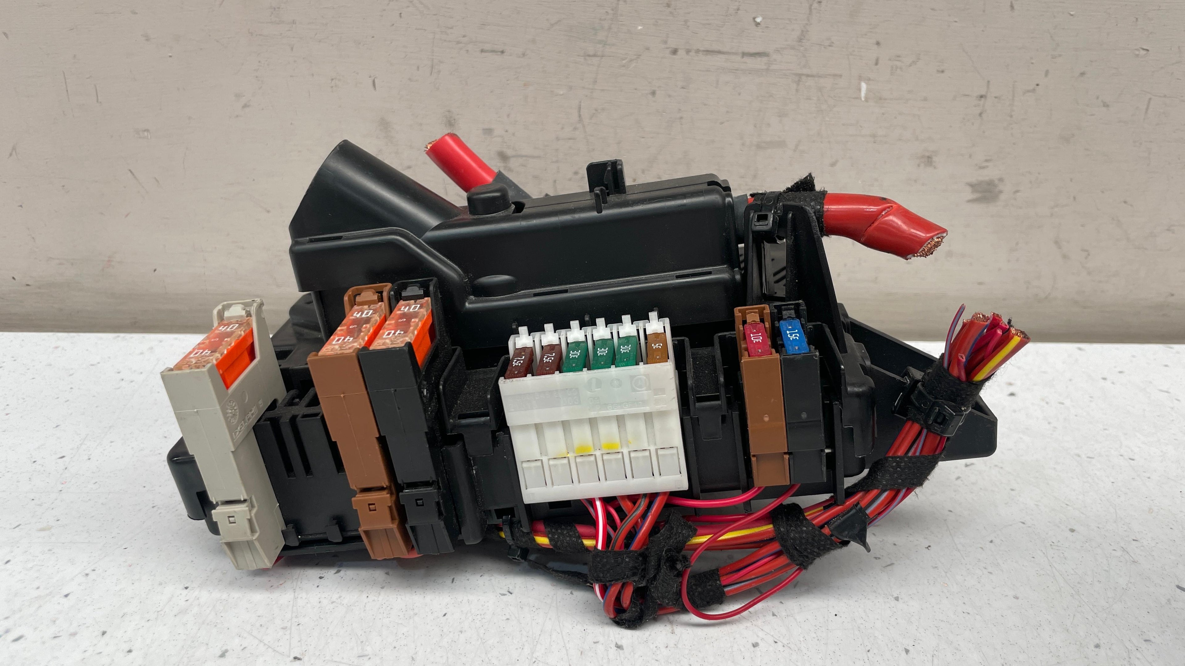 1675402434 MERCEDES W167  GENUINE FUSE BOX