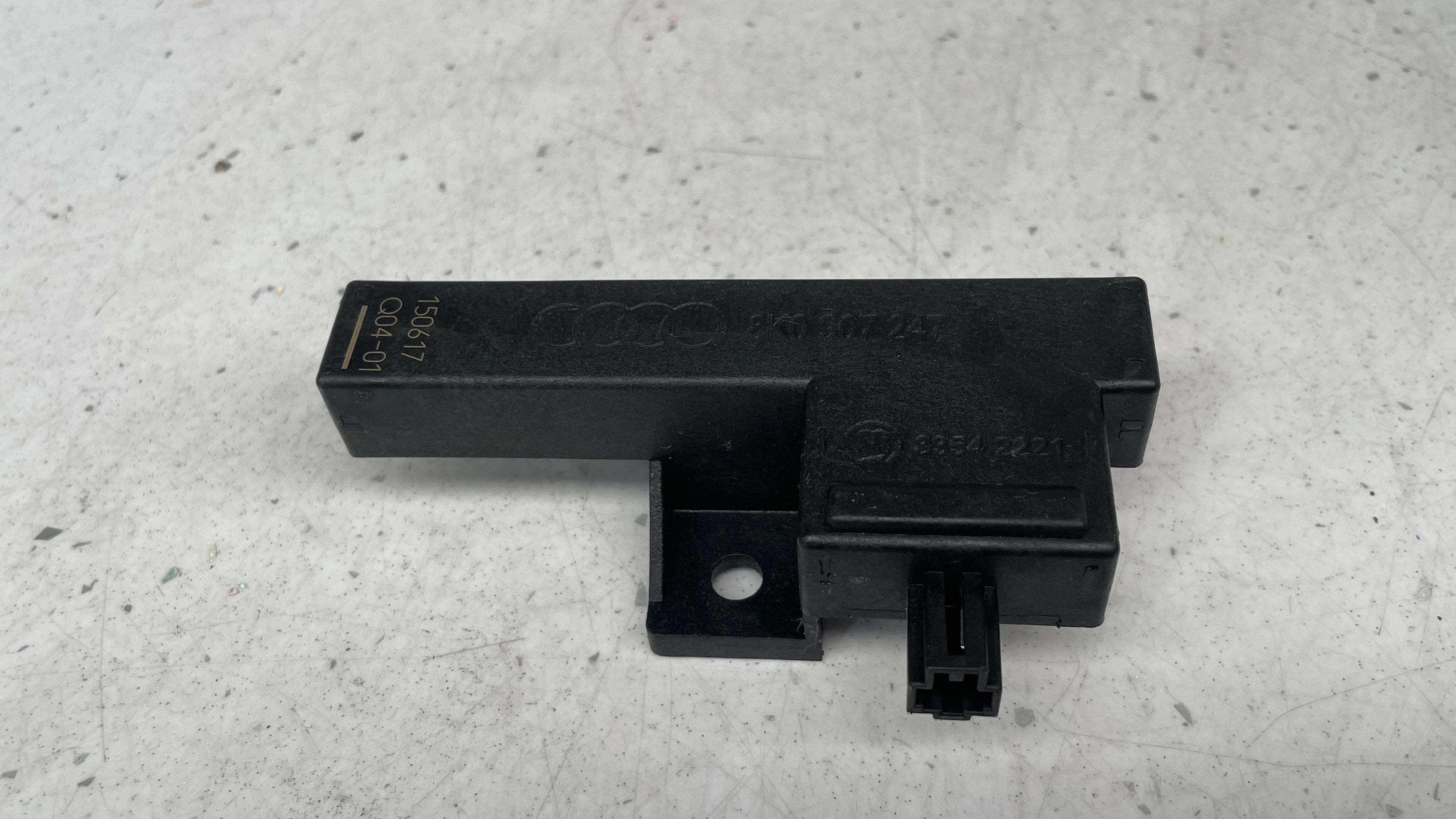8K0907247  AUDI A8 ANTENNA KEYLESS ENTRY