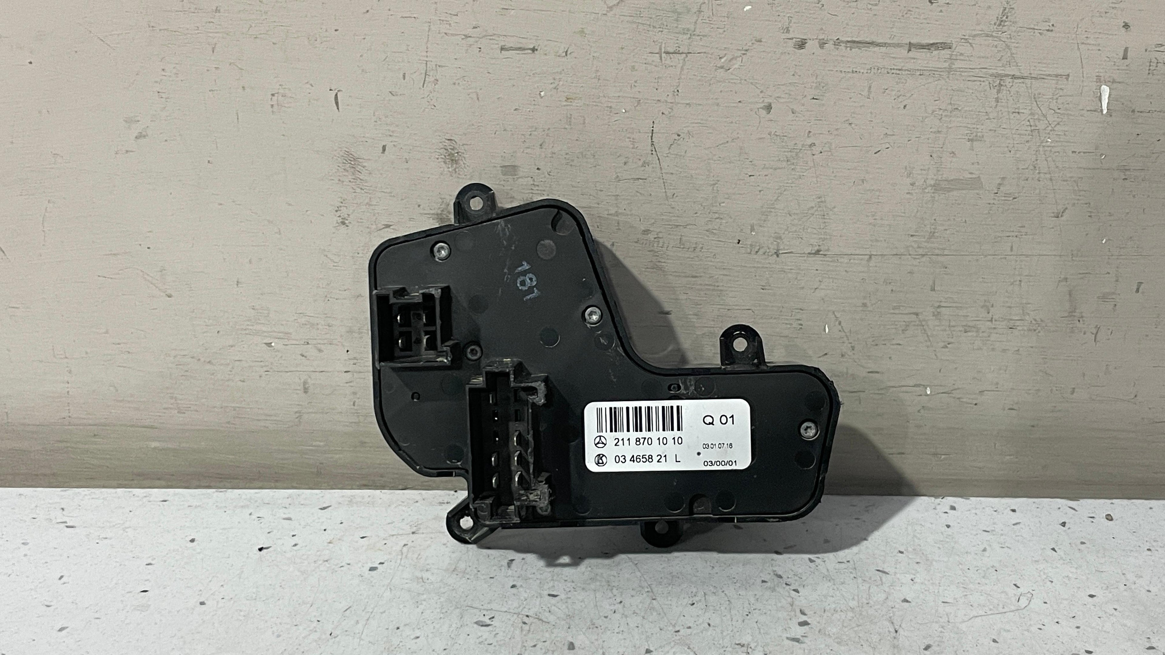 2118701010 MERCEDES W211 SWITCH SEAT ADJUSTMENT LEFT