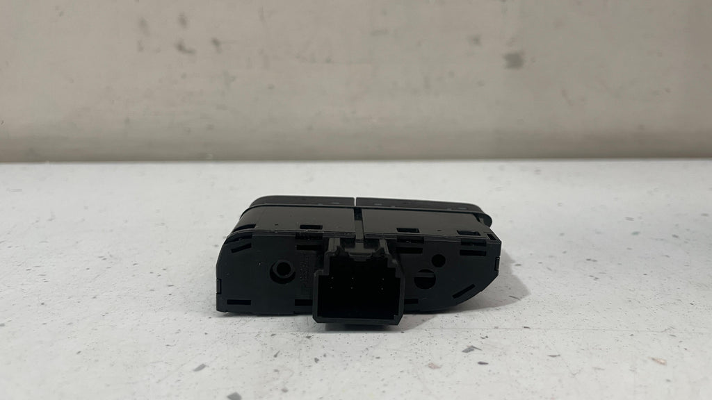 AM5T-18K574AC FORD FOCUS WINDSCREEN HEATER SWITCH