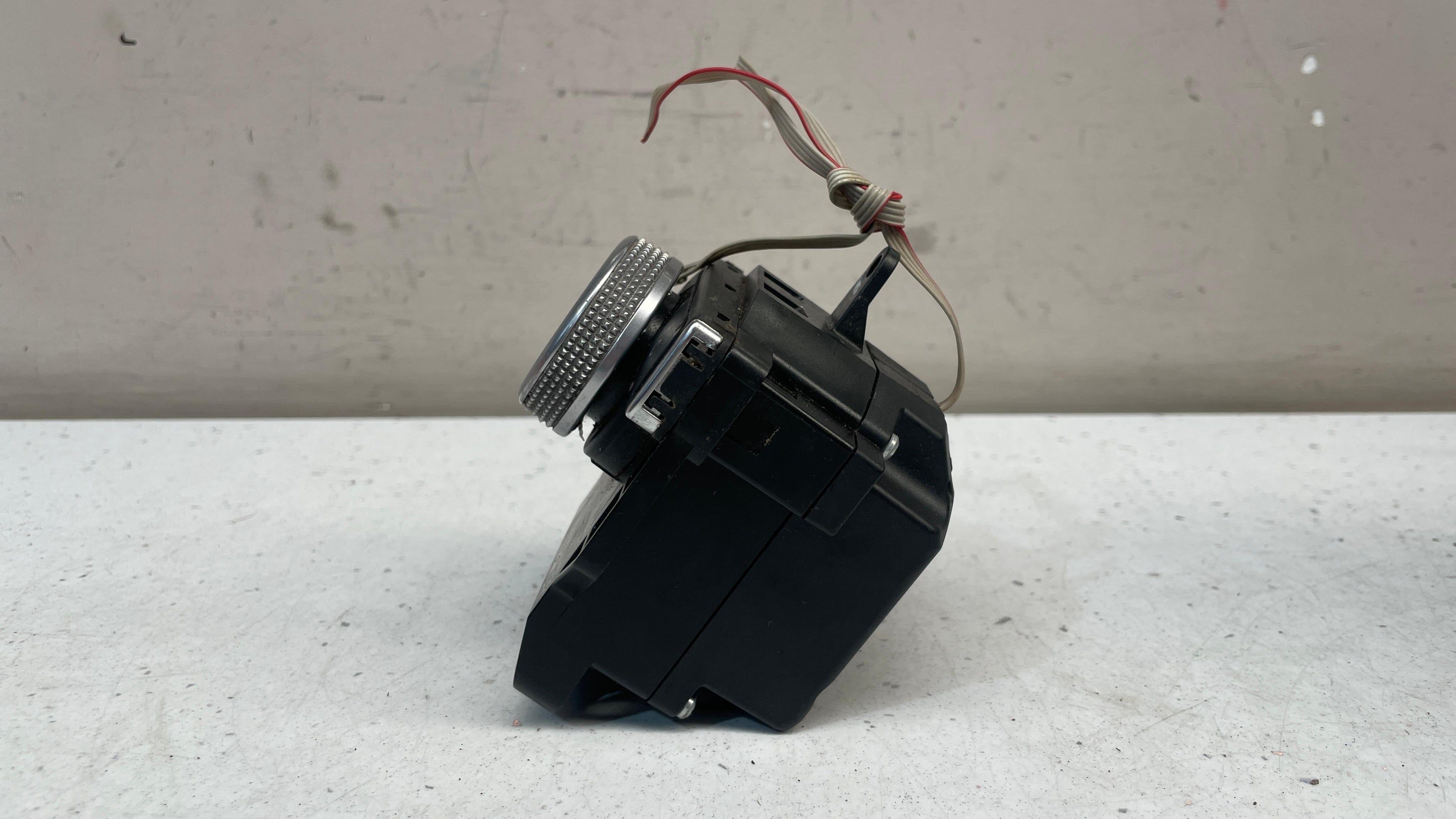 A2048700579 MERCEDES W204 COMAND NAVI CONTROLLER