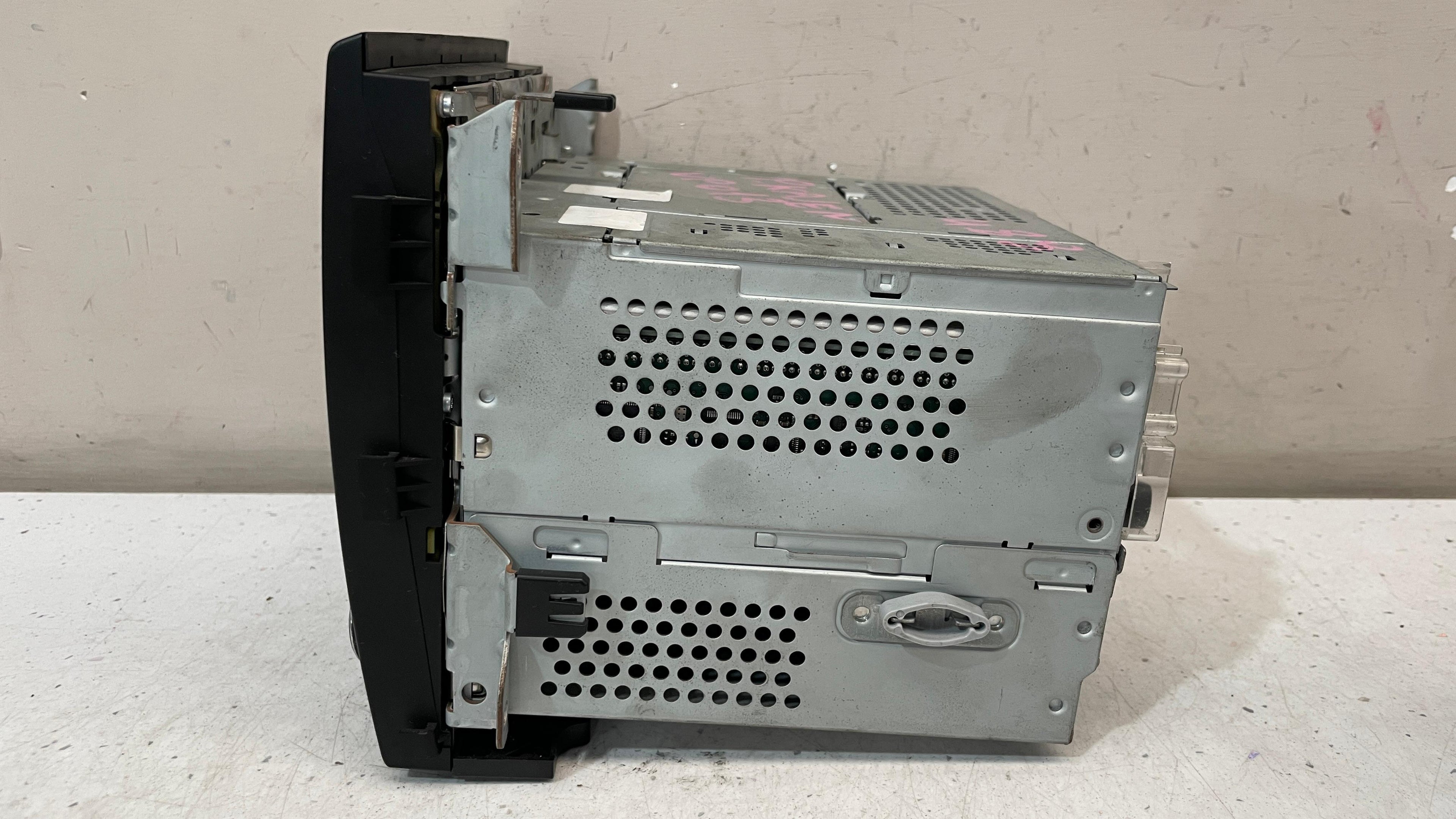 6434A-BE96XX PORSCHE CAYENNE RADIO DISPLAY SCREEN