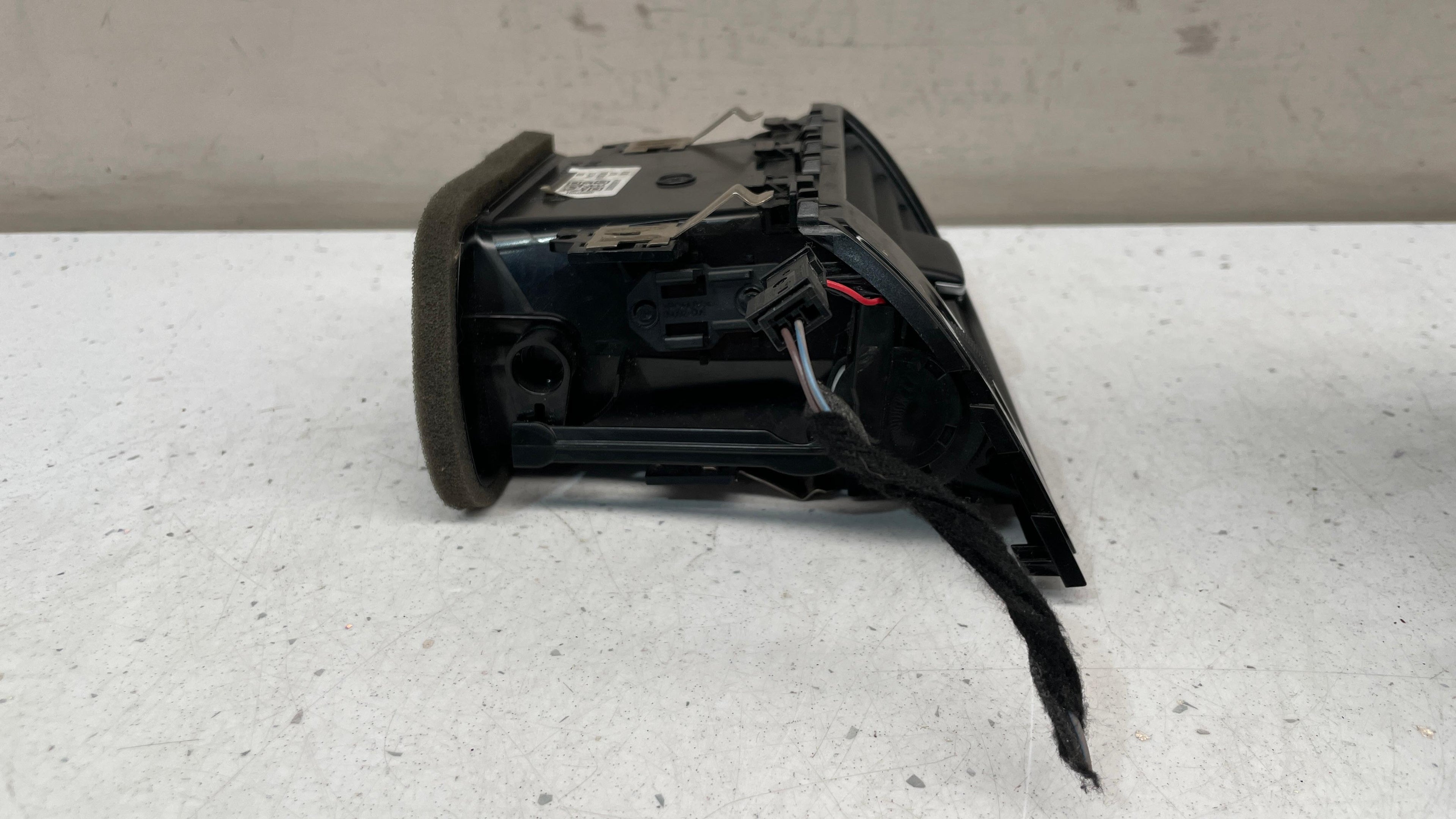 A1668309200 MERCEDES GLE W166 DASHBOARD AIR VENT GRILL TRIM