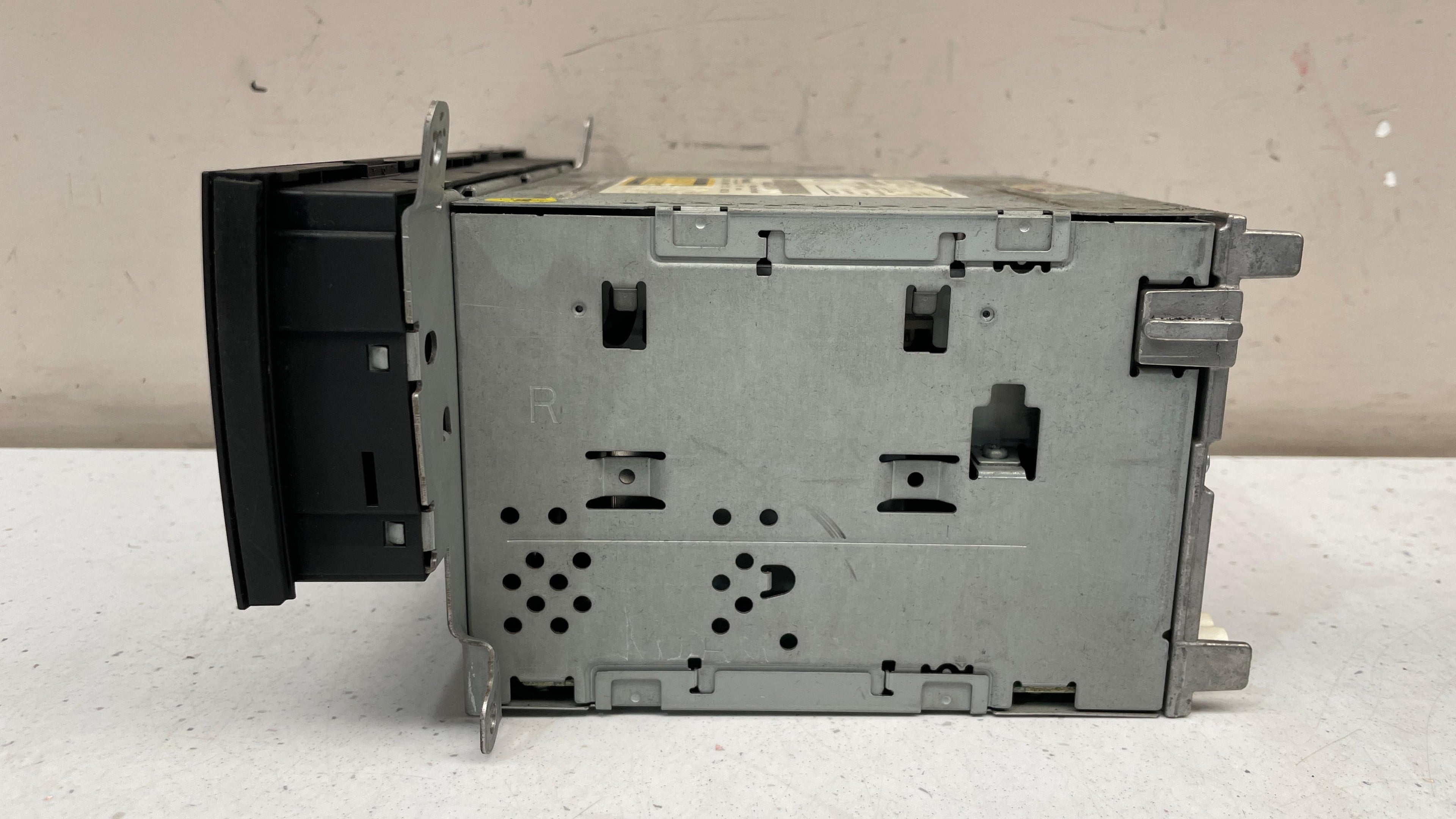 8T1035186B AUDI A4 CD RADIO AUDIO SYSTEM