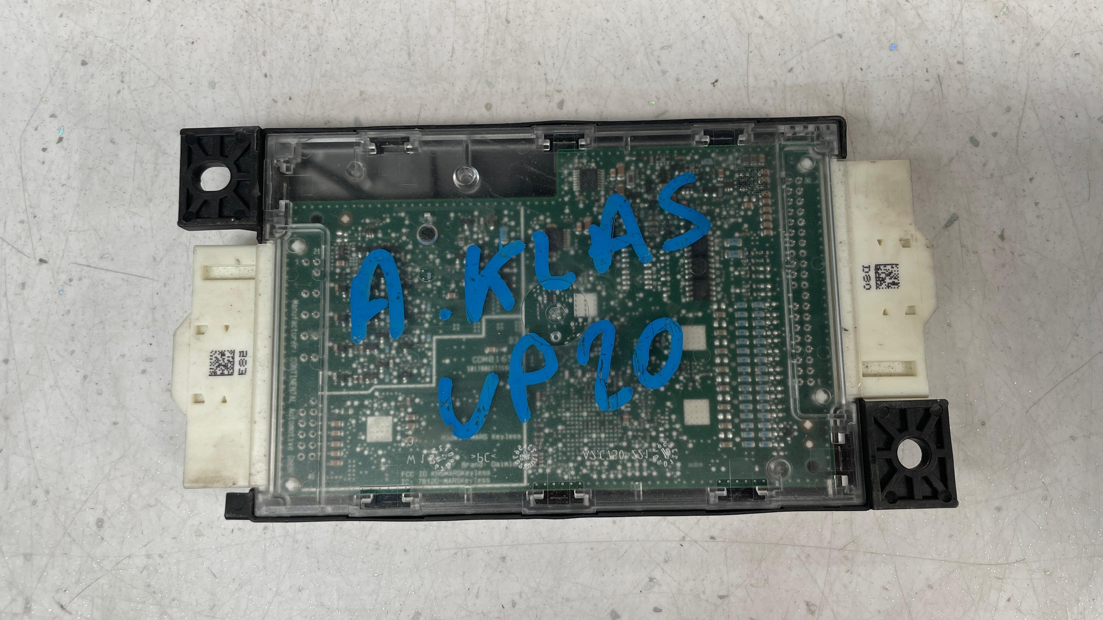 A1679007112  MERCEDES A CLASS KEYLESS CONTROL MODULE