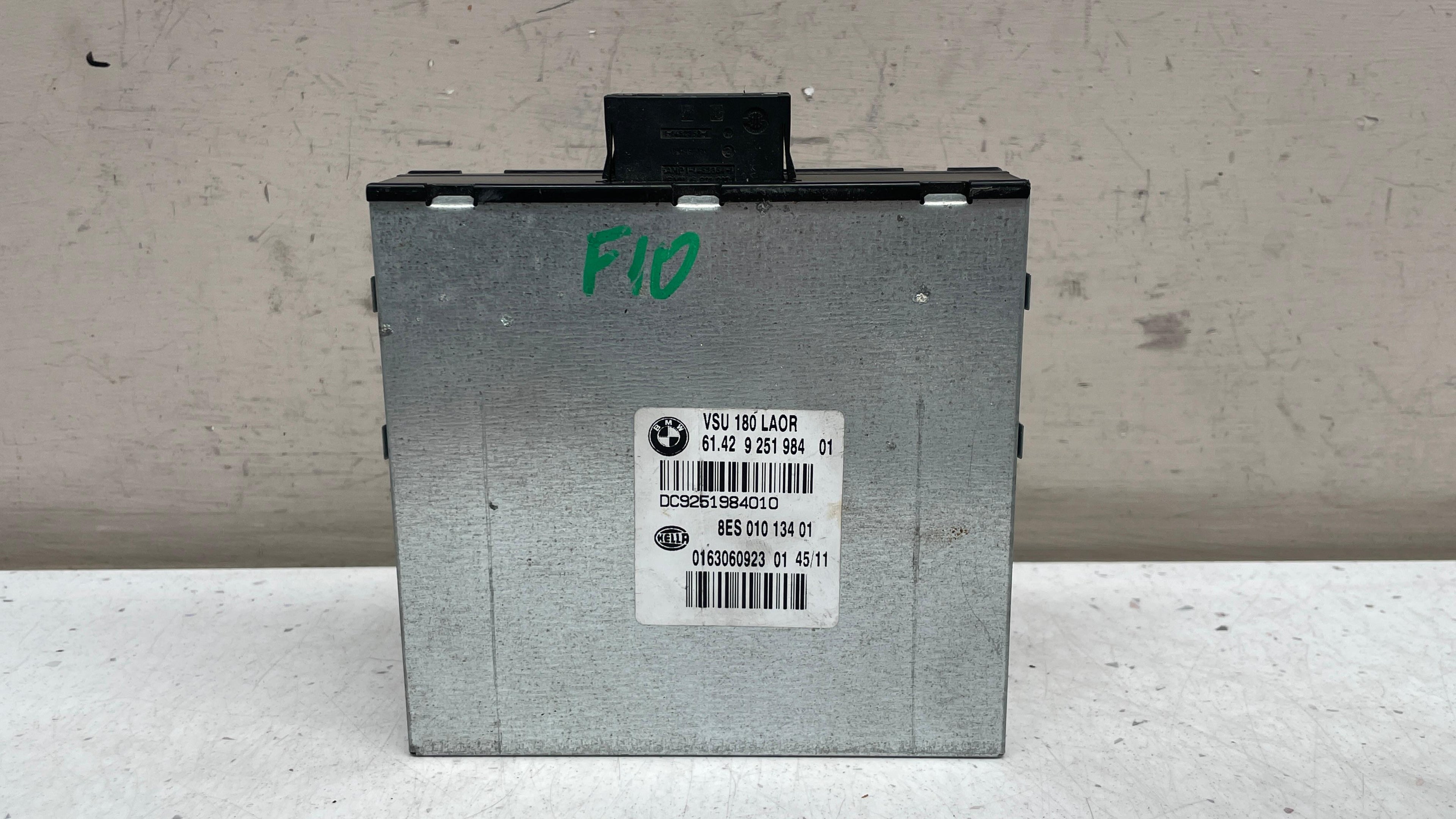 925198401 BMW F10 VOLTAGE CONVERTER UNIT MODULE