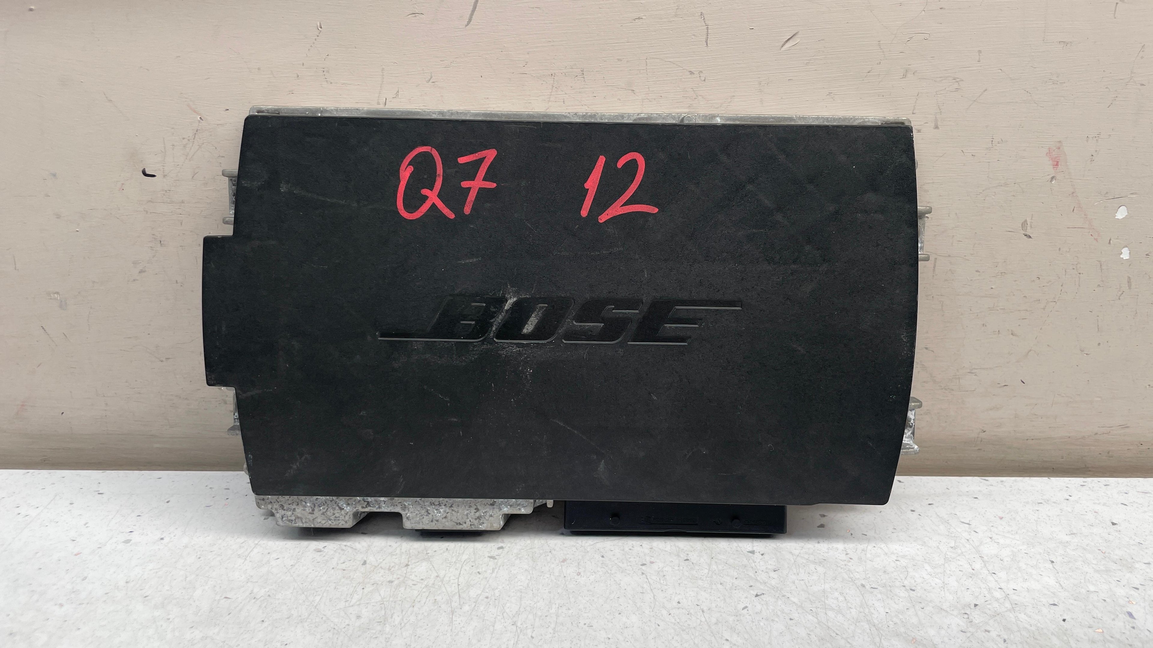 8X0035223D  AUDI Q7  AUDIO SOUND SYSTEM AMPLIFIER MODULE BOSE