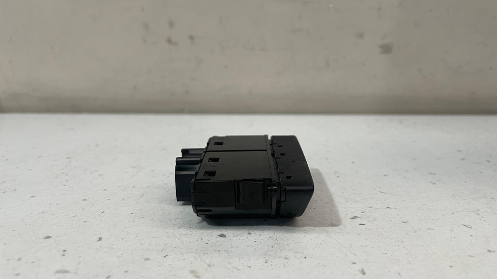AM5T-18K574AC FORD FOCUS WINDSCREEN HEATER SWITCH