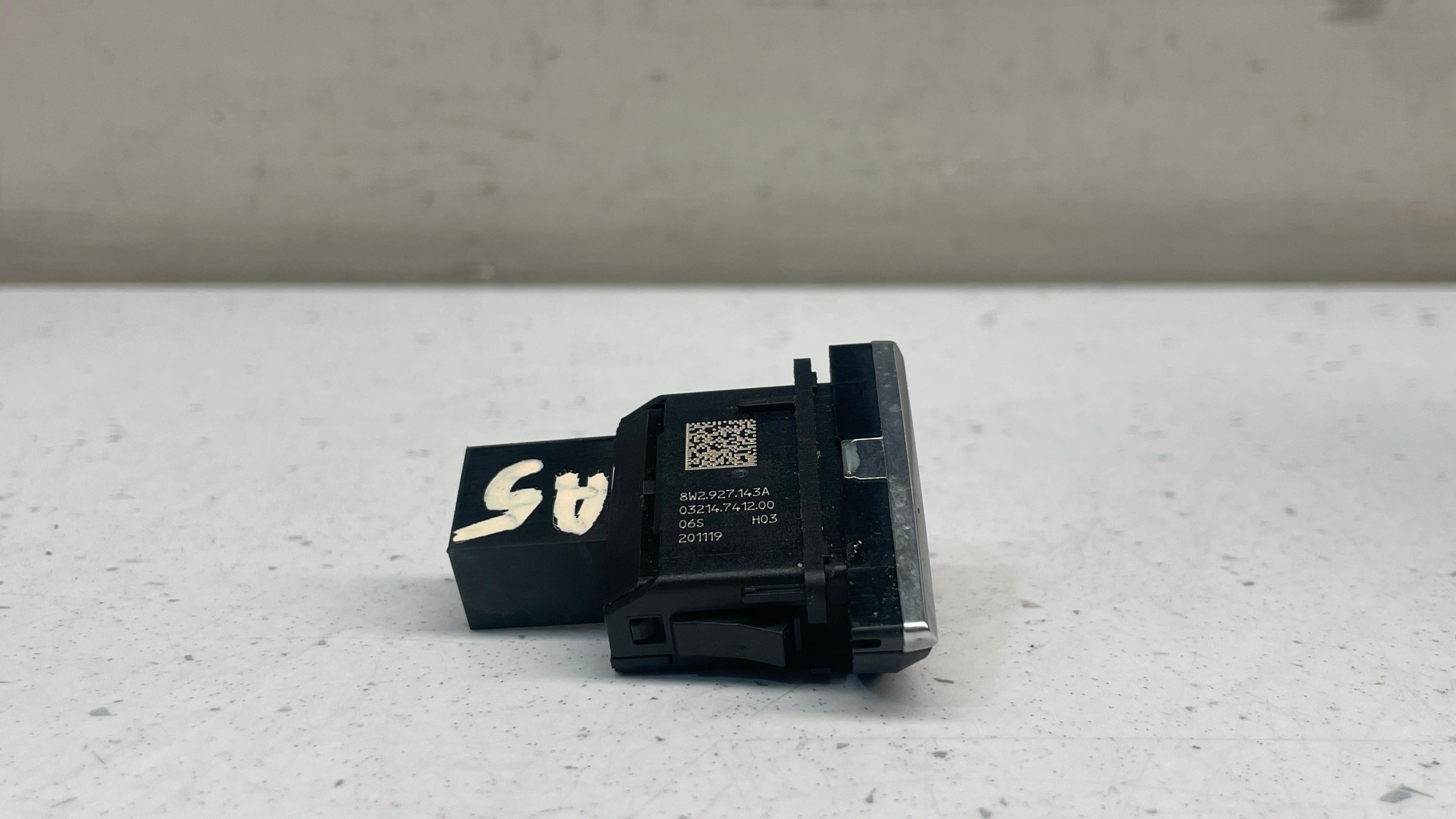 8W2927143A AUDI A5 HILL DESCENT ASSIST SWITCH