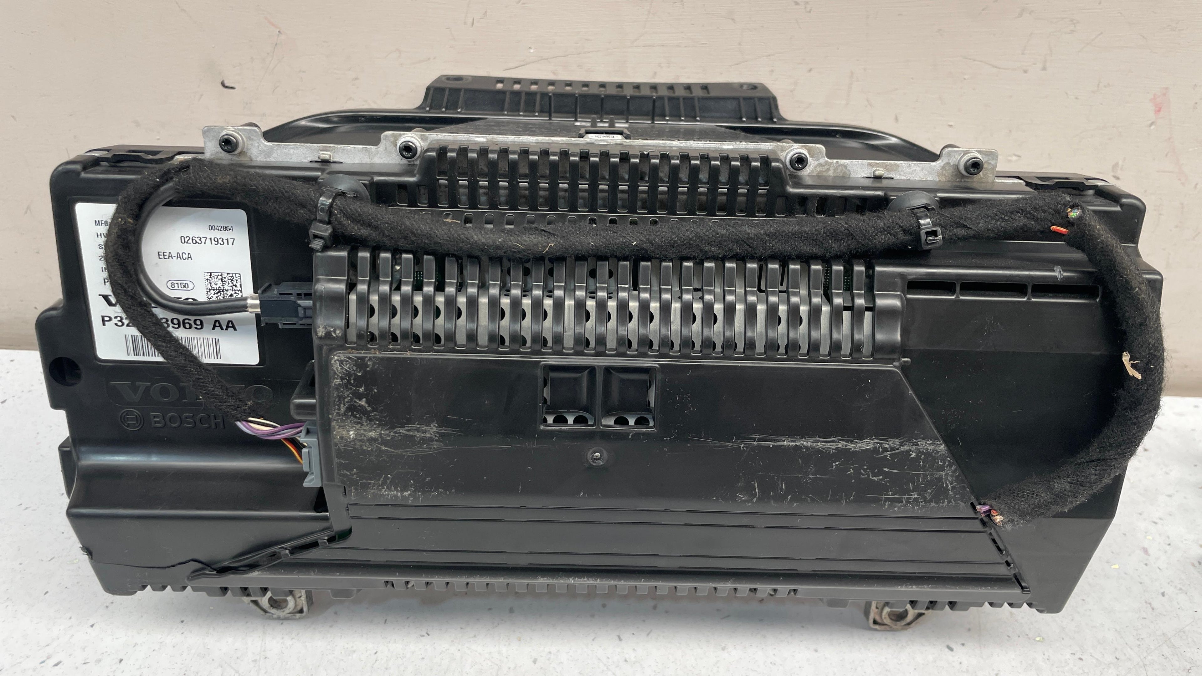 P32233969 VOLVO XC90 SPEEDOMETER INSTRUMENT CLUSTER PANEL