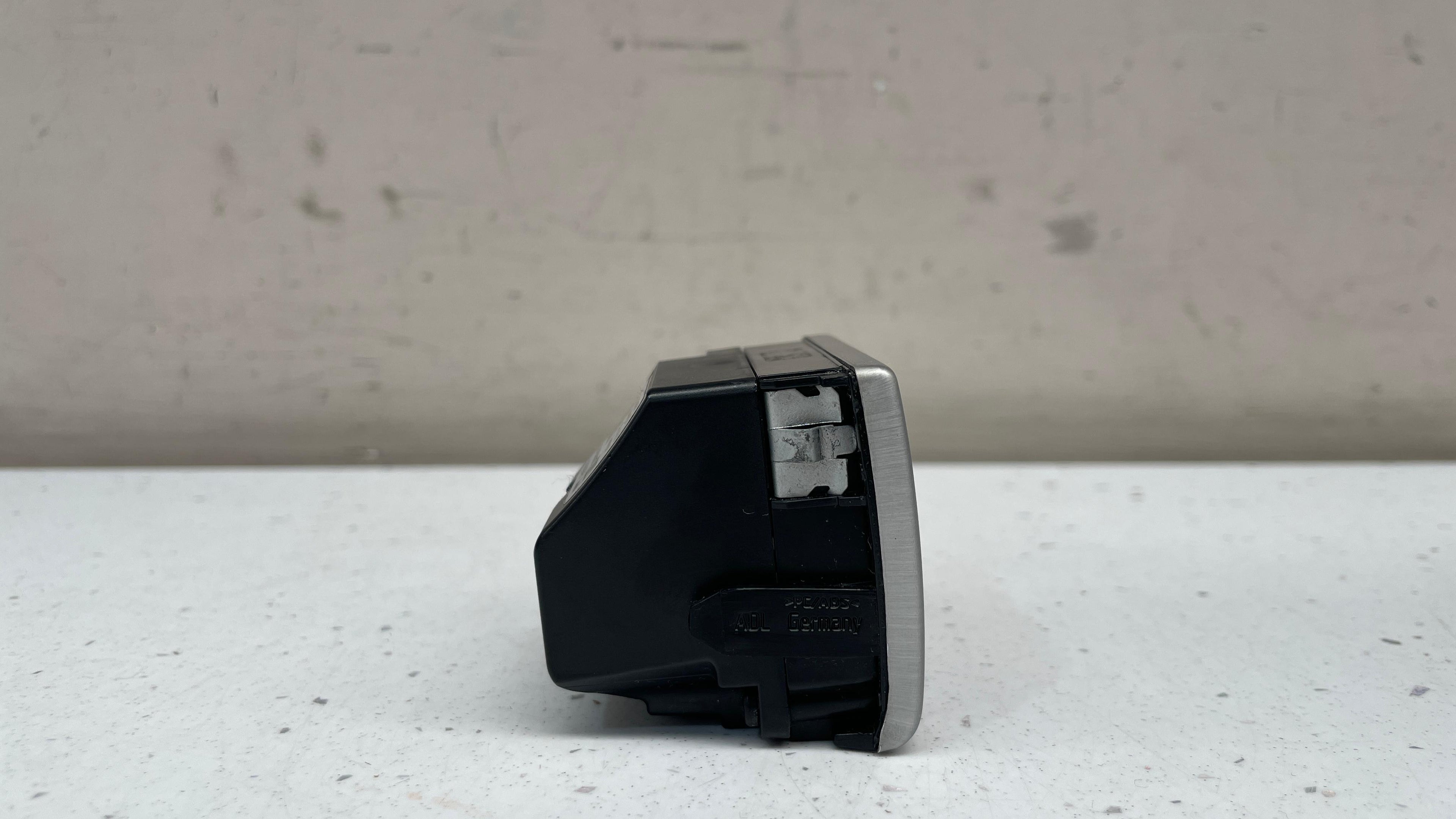 4H0919204H AUDI A8 ANALOG CLOCK DASHBOARD