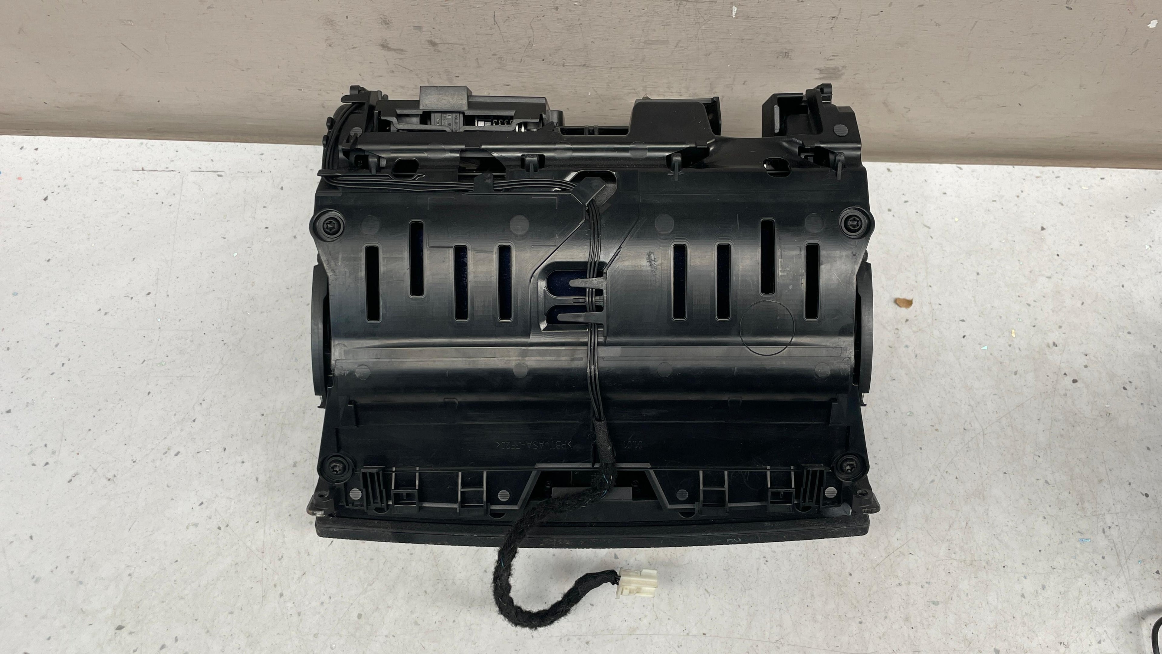A2048204697 MERCEDES W204 DASHBOARD SCREEN DISPLAY MONITOR