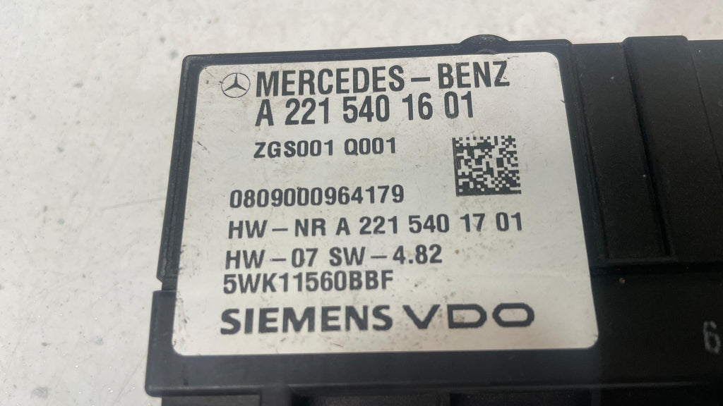 A2215401601 MERCEDES W204 FUEL POMP CONTROL UNIT
