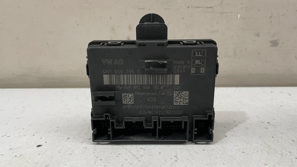 4M1959795C PORSCHE PANAMERA REAR DOOR CONTROL