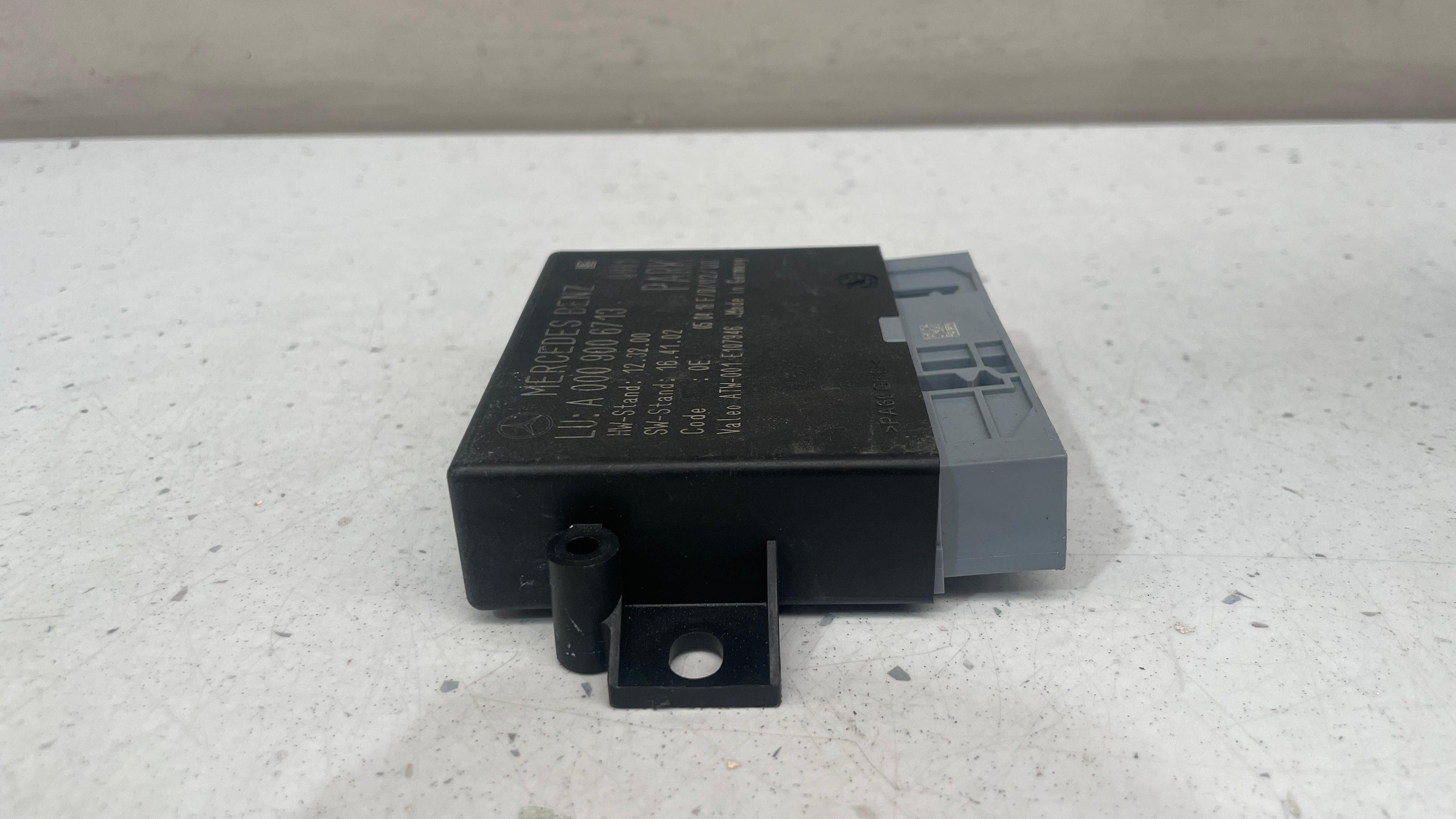 A0009006713  MERCEDES PARKING DISTANCE SENSOR CONTROL UNIT