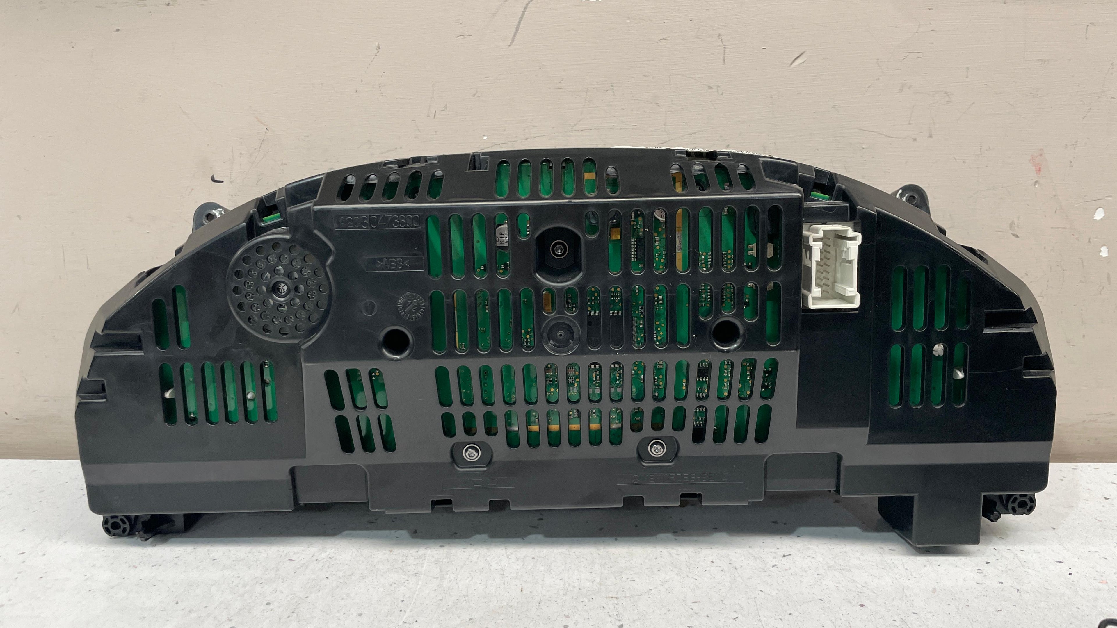 A2189007004 MERCEDES W218 INSTRUMENT SPEEDOMETER CLUSTER PANEL