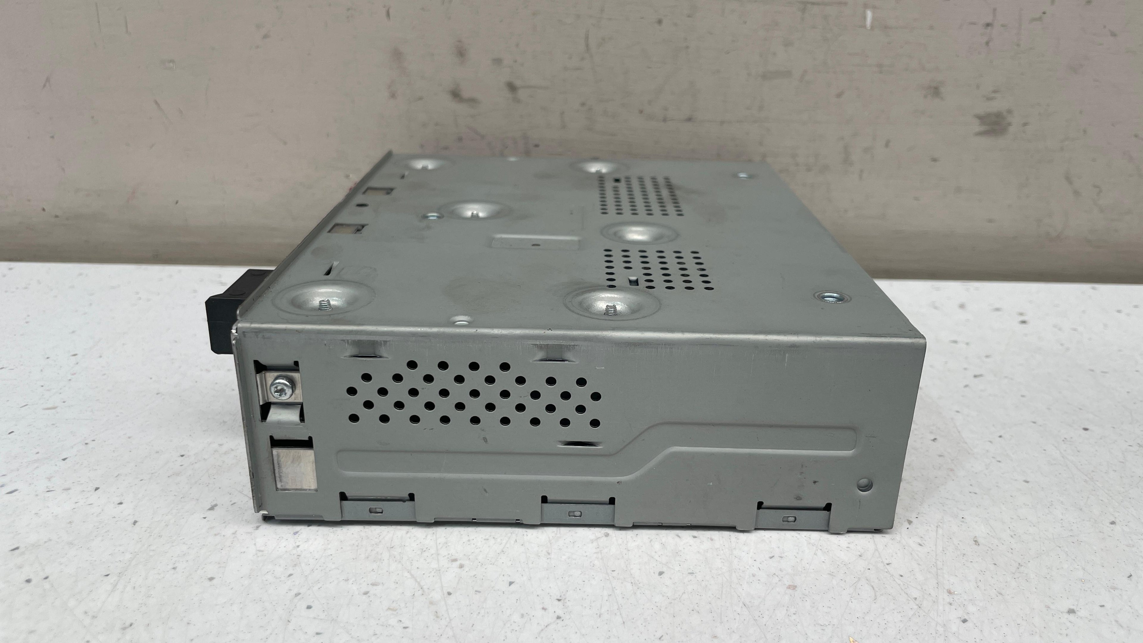 A2229008911 MERCEDES GLC AUDIO TUNER BOX CONTROLLER