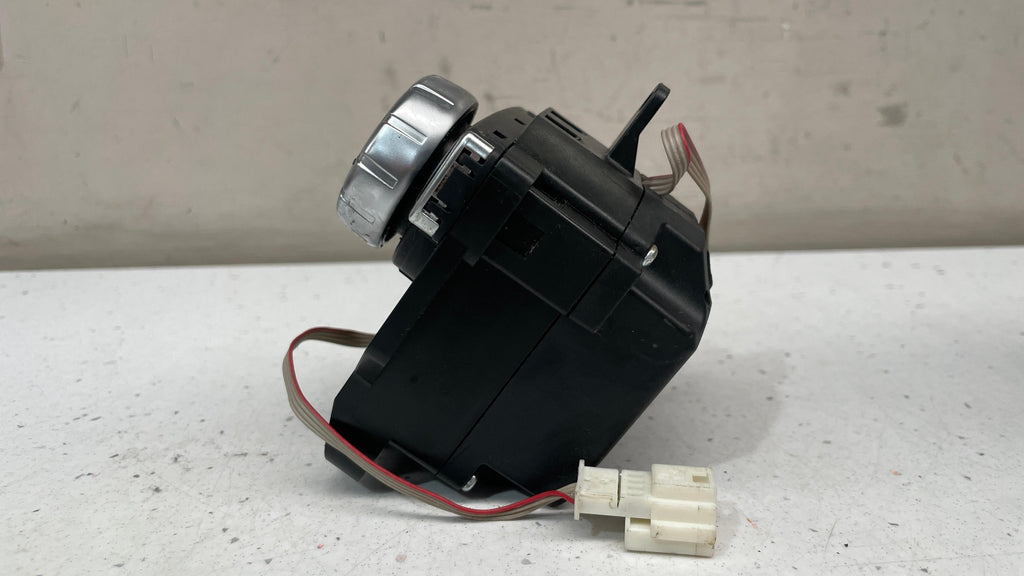 A2048709558  MERCEDES W204 MULTIMEDIA CONTROLLER SWITCH