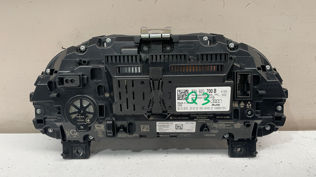 83A920700B  AUDI Q3 NAVIGATION DISPLAY SCREEN UNIT
