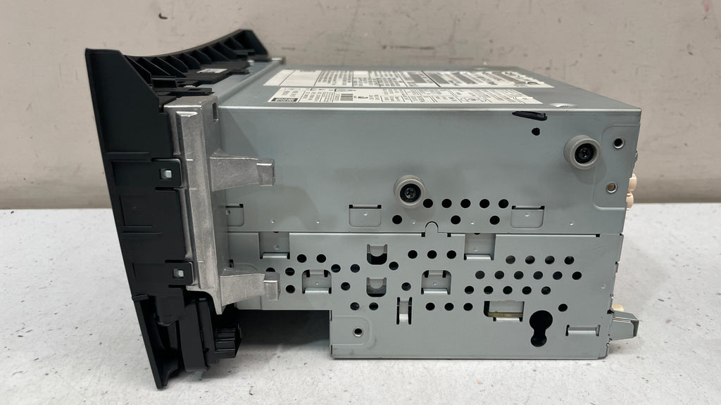 A2129007126 MERCEDES W212 RADIO CD PLAYER HEAD UNIT