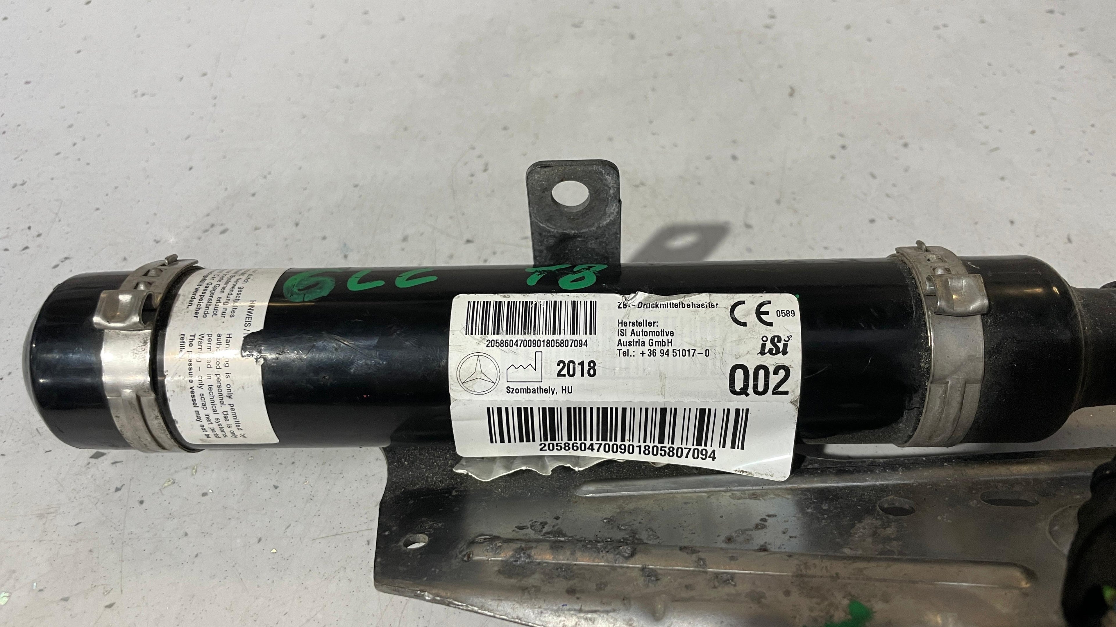 0589P1000674 MERCEDES GLC  PRESSURE REGULATOR  BONNET HINGE