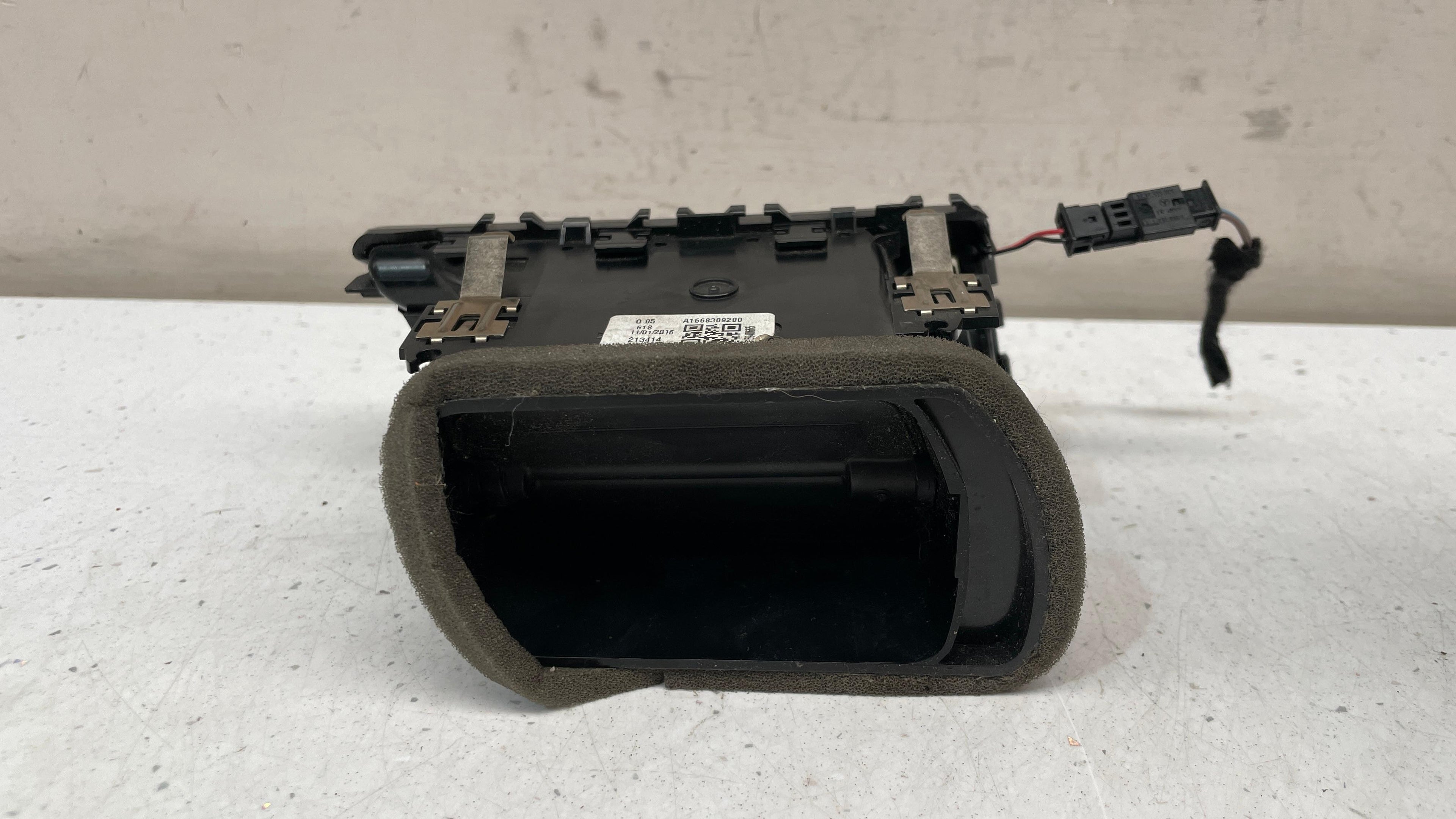 A1668309200 MERCEDES GLE W166 DASHBOARD AIR VENT GRILL TRIM