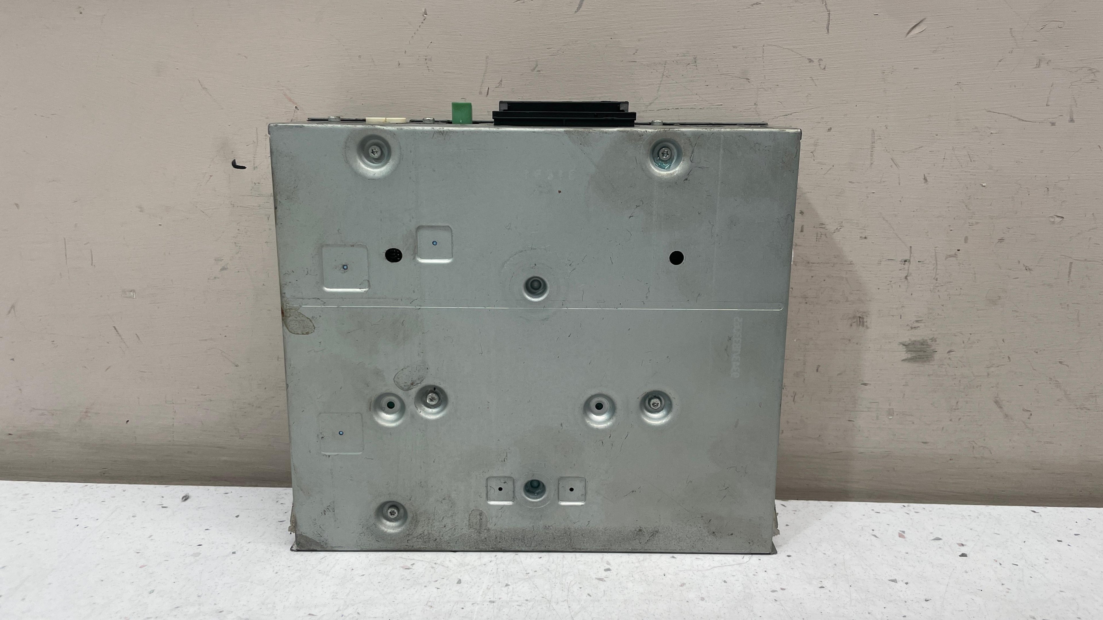 4G0035082E AUDI Q7 TRUNK MOUNT RADIO RECEIVER