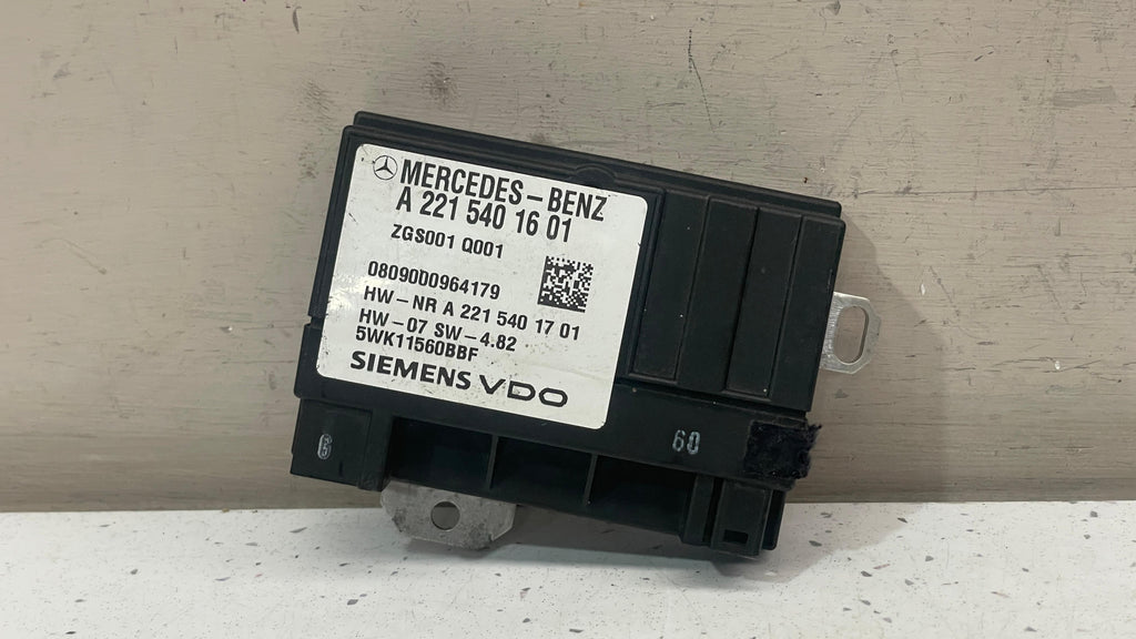 A2215401601 MERCEDES W204 FUEL POMP CONTROL UNIT