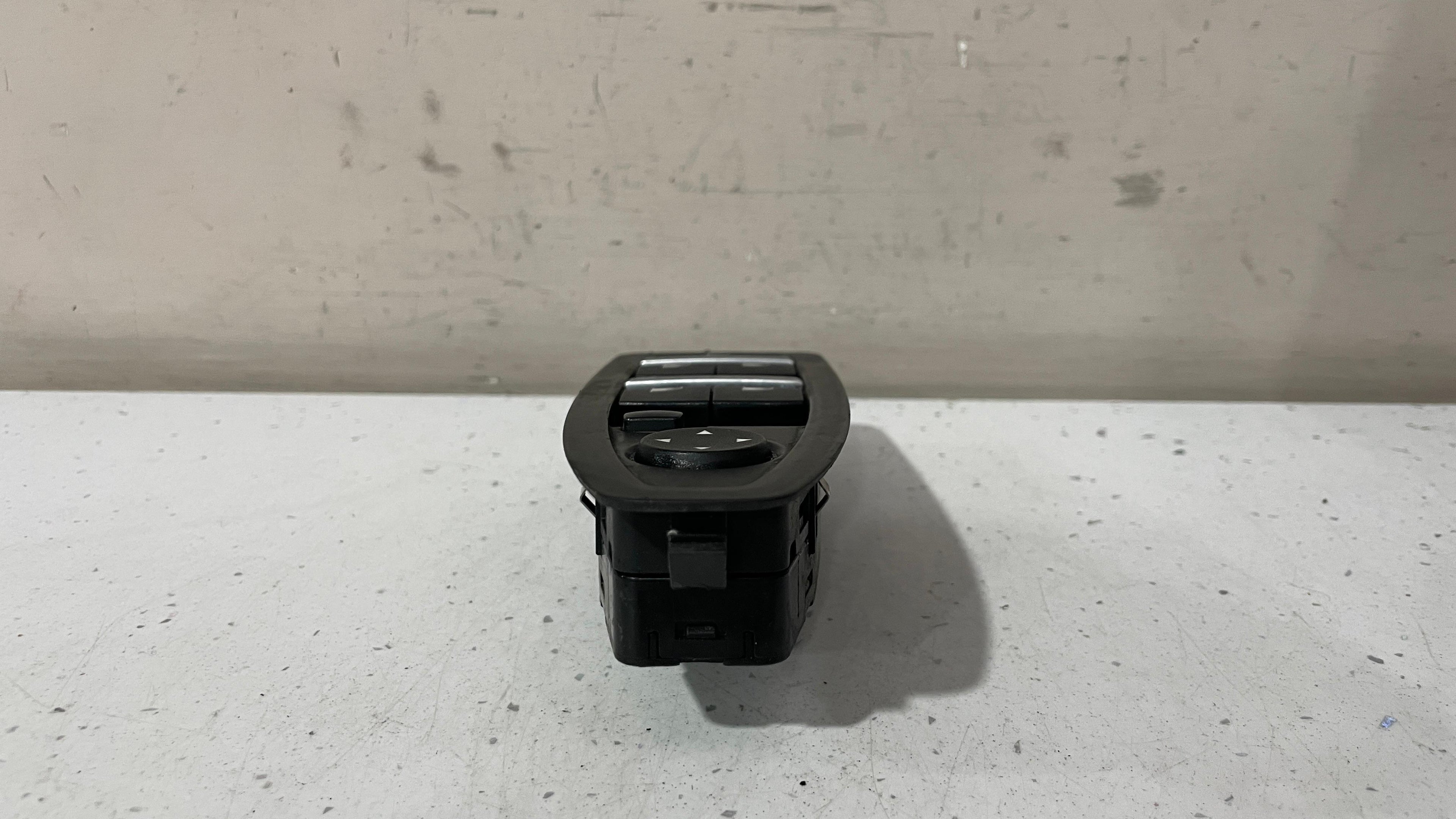 9208110-03 BMW SERIES 1 POWER WINDOW SWITCH