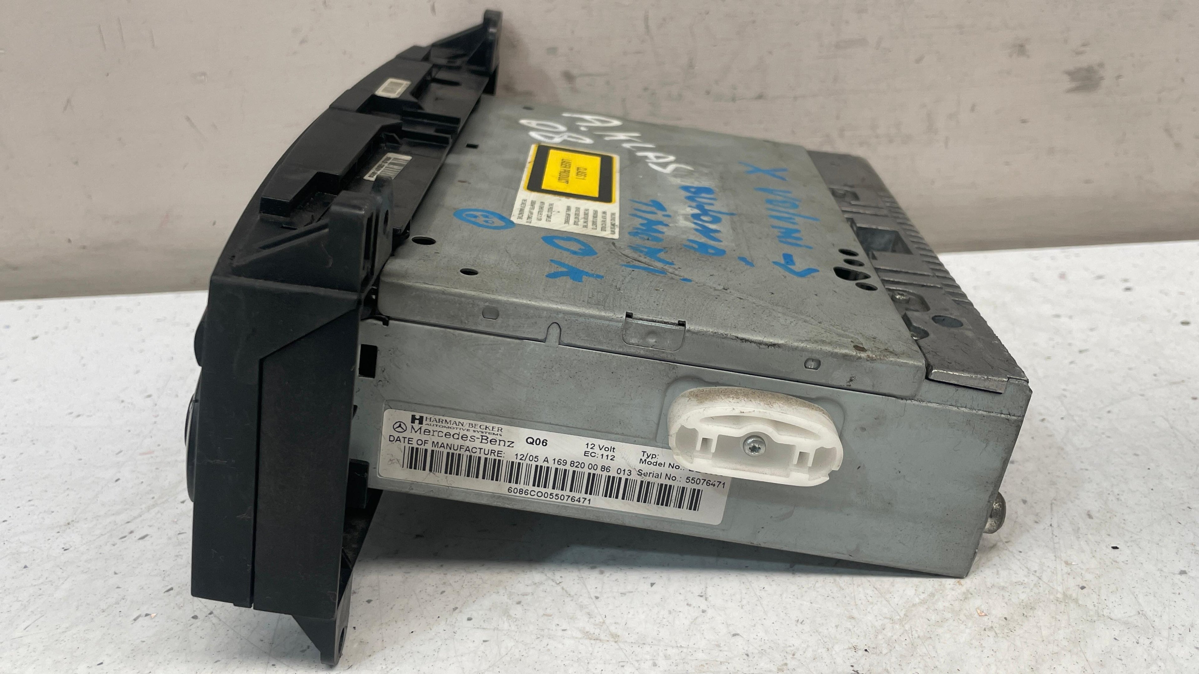 A1698200086 MERCEDES A CLASS W169 RADIO CD PLAYER CONTROL UNIT