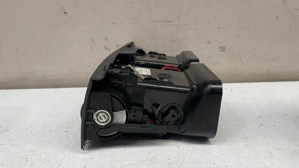 A2048305854 MERCEDES W204 FRONT DASHBOARD AIR VENT