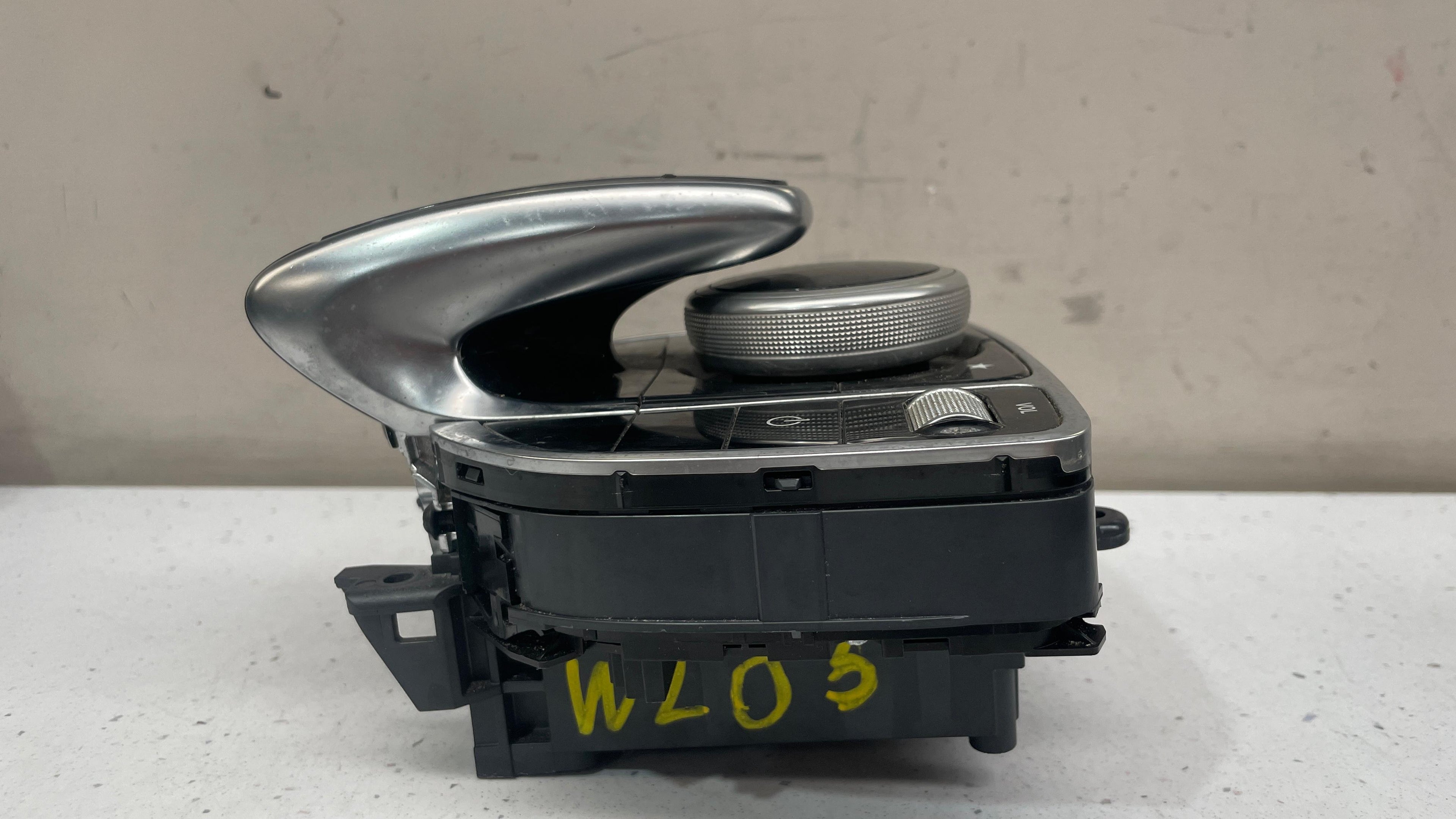 A2059008918 MERCEDES W205 MULTIMEDIA CONTROL PANEL