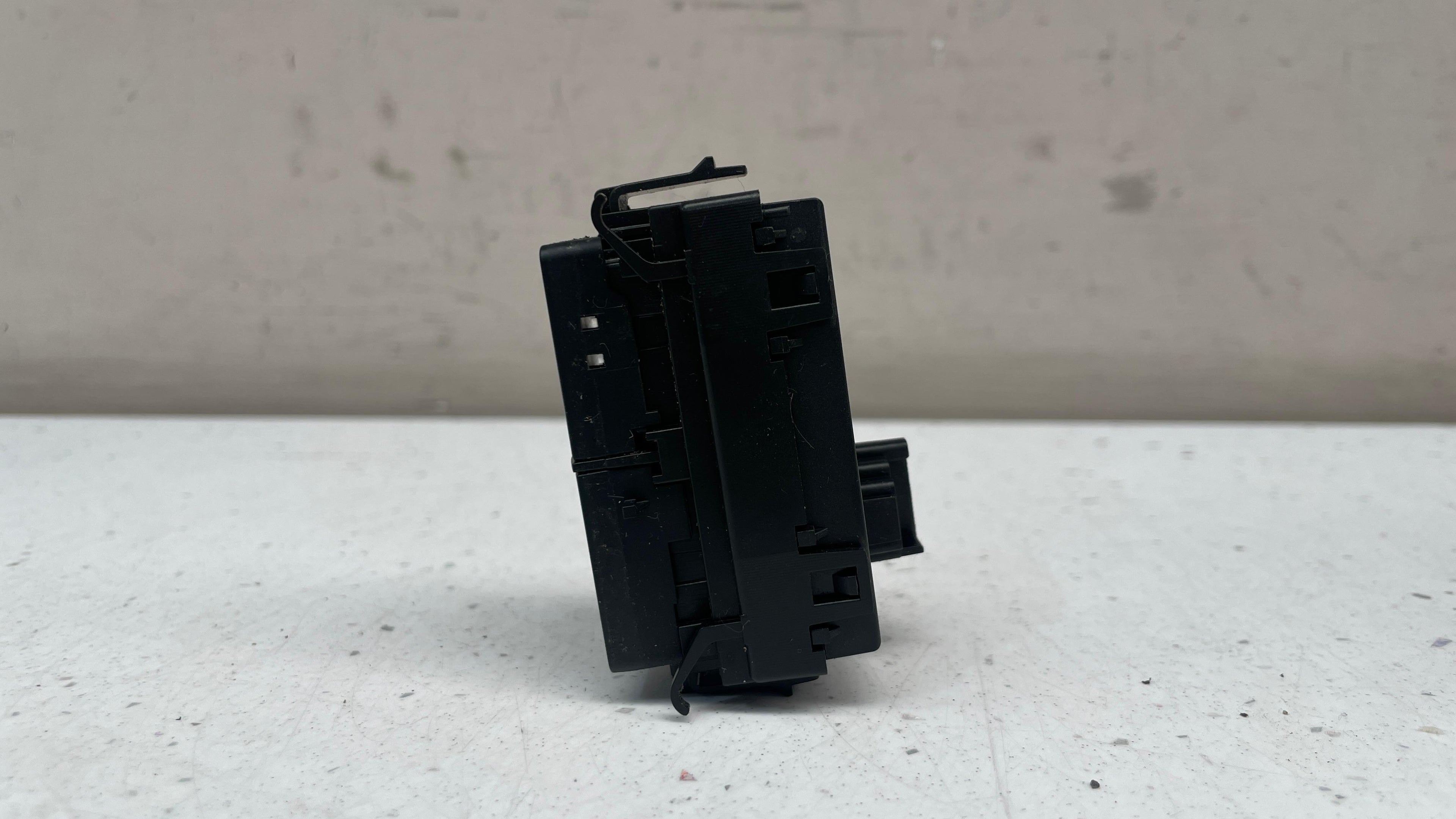 A2129051302 MERCEDES W212 ECO SPORT SWITCH BUTTON