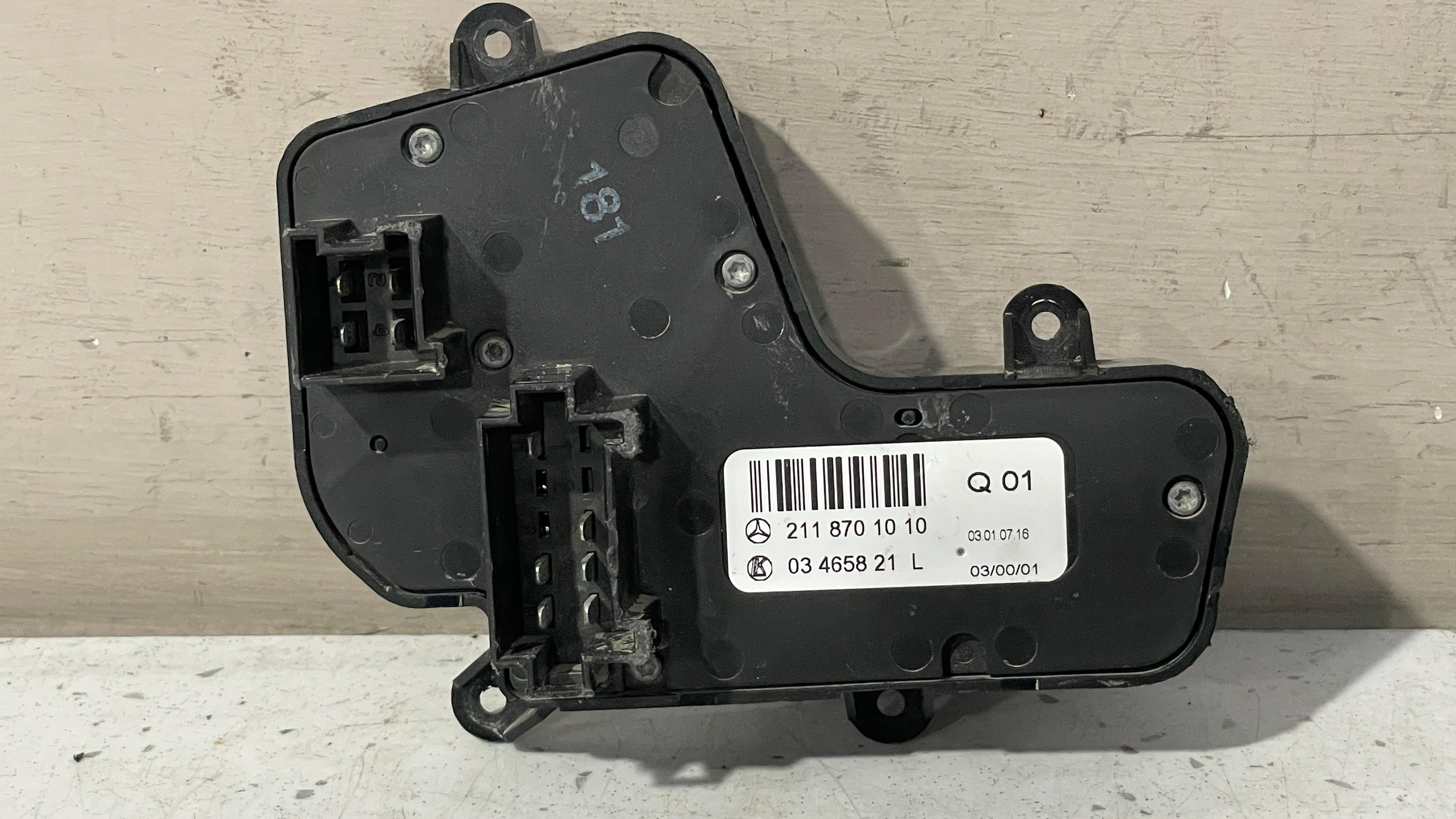 2118701010 MERCEDES W211 SWITCH SEAT ADJUSTMENT LEFT