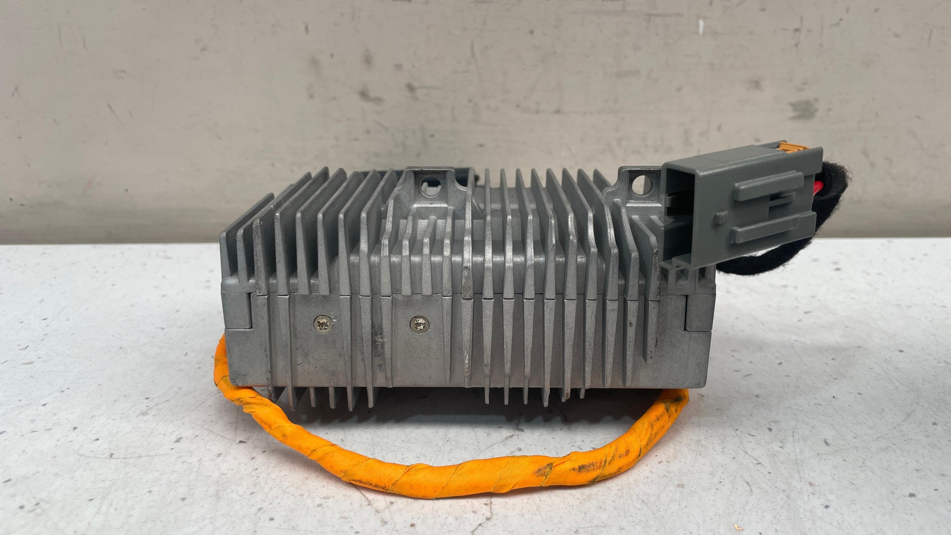 31443823 VOLVO XC60 VOLTAGE CONVERTER UK TYPE SOCKET