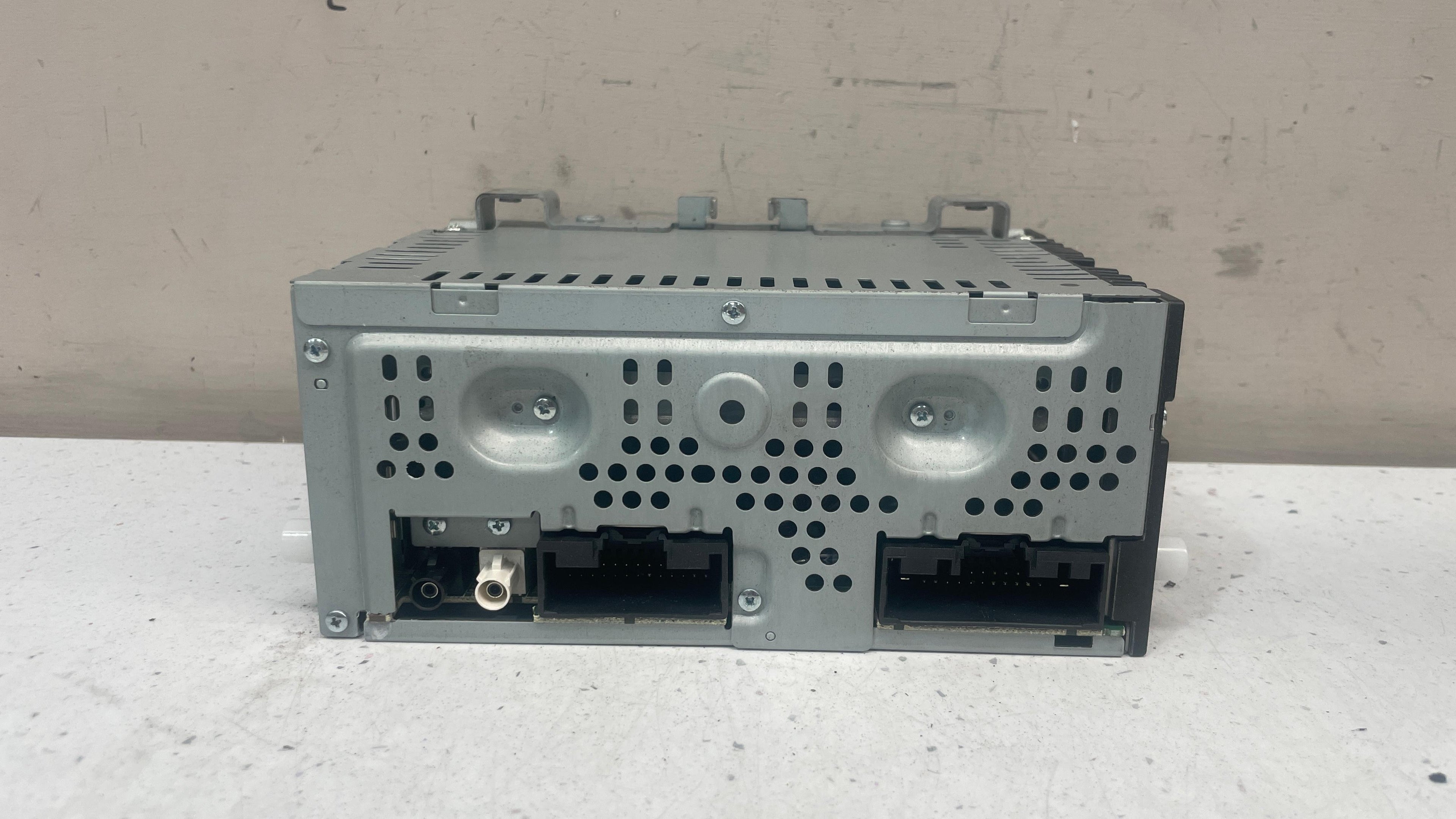 E2410R-030882 FORD KUGA RADIO HEAD UNIT CONTROLLER UNIT