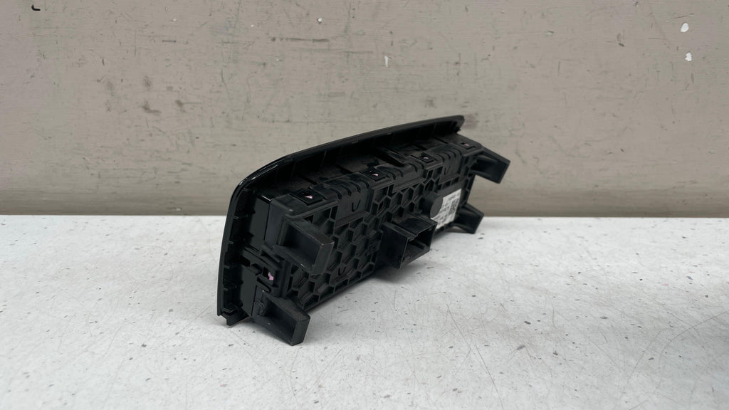 6999431-01  BMW G30 AC PANEL CONTROL SWITCH